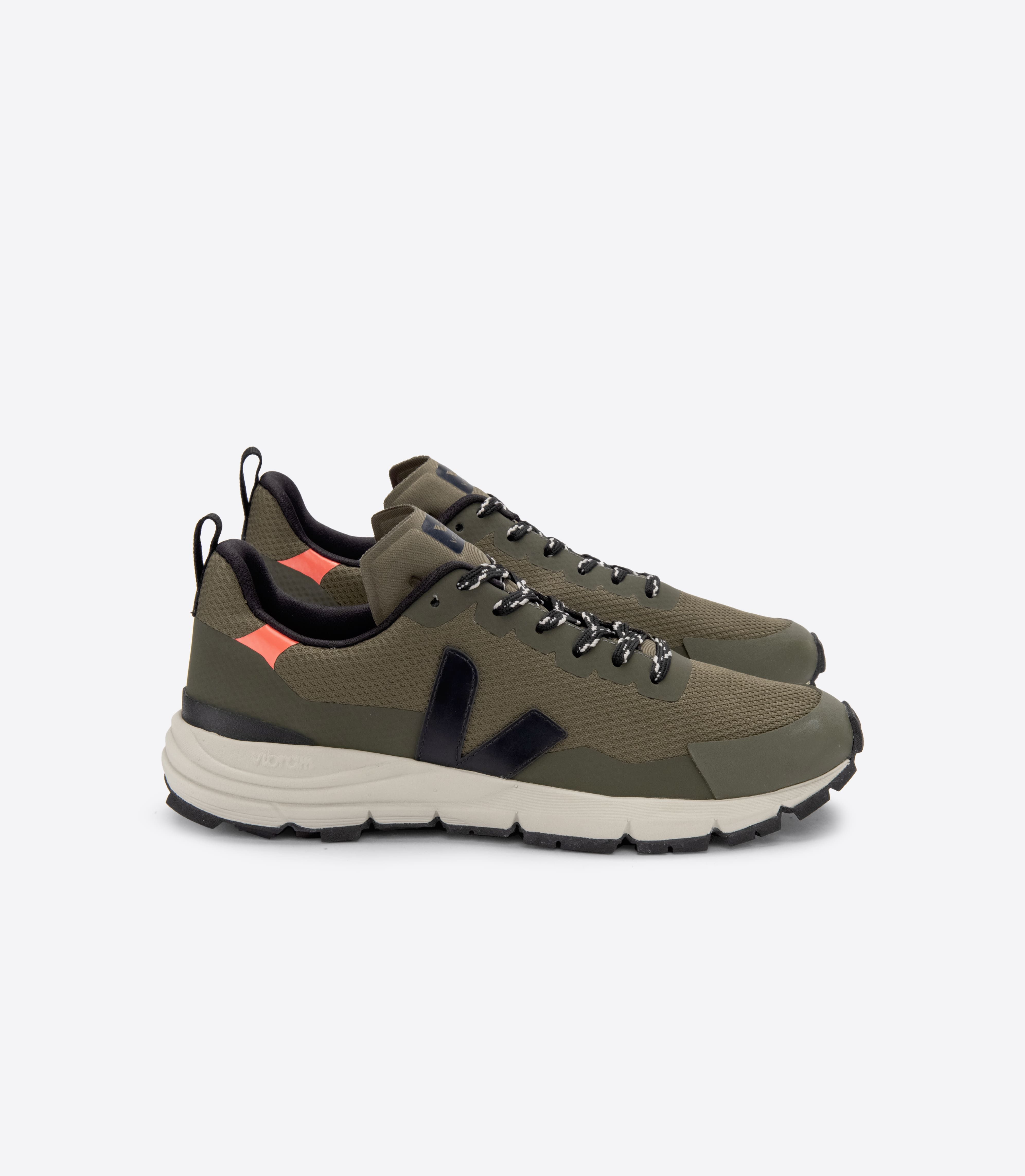 DEKKAN ALVEOMESH KAKI BLACK