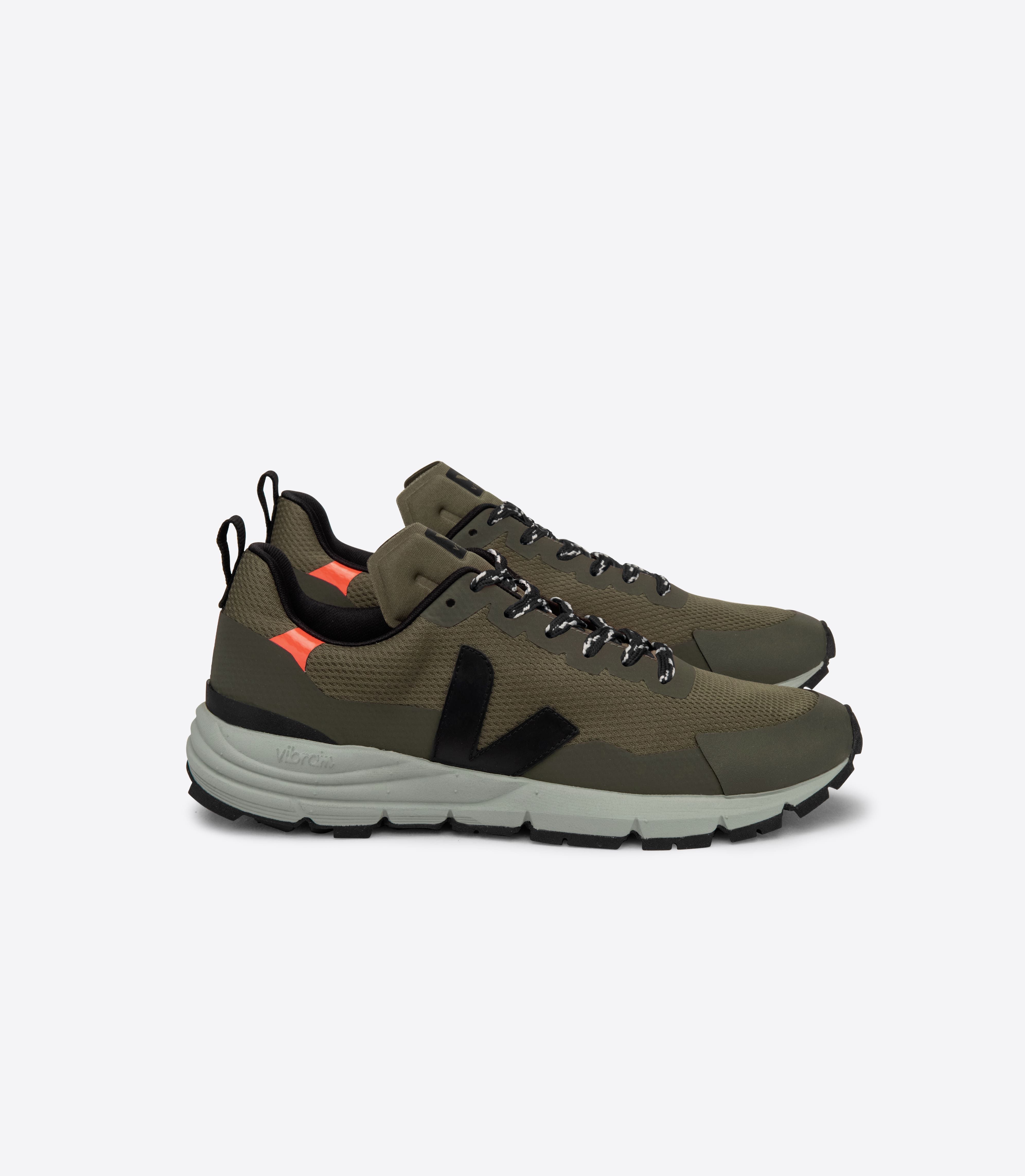 DEKKAN ALVEOMESH KAKI BLACK