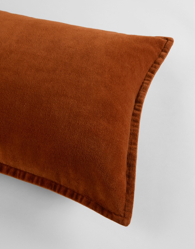 Country Road Syrah 40x60 Cushion