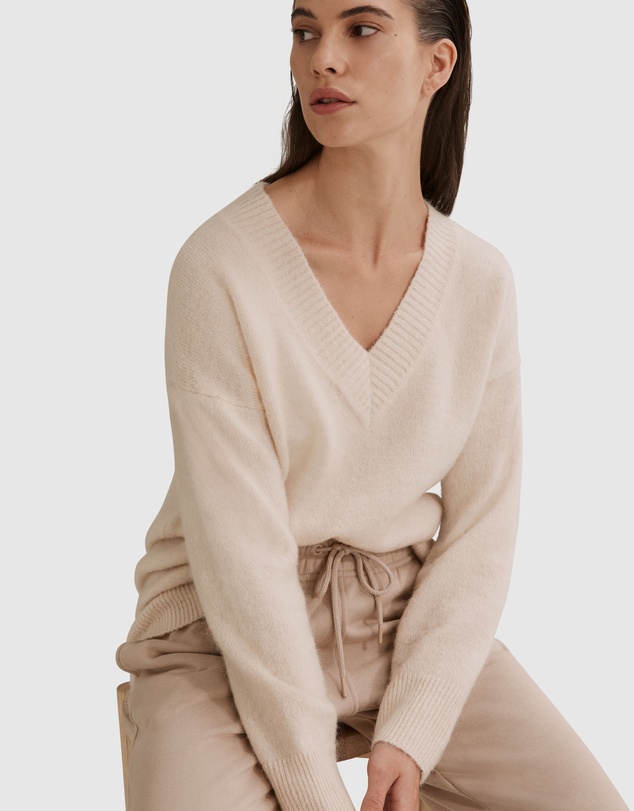 Country Road V-neck Fluffy Pullover