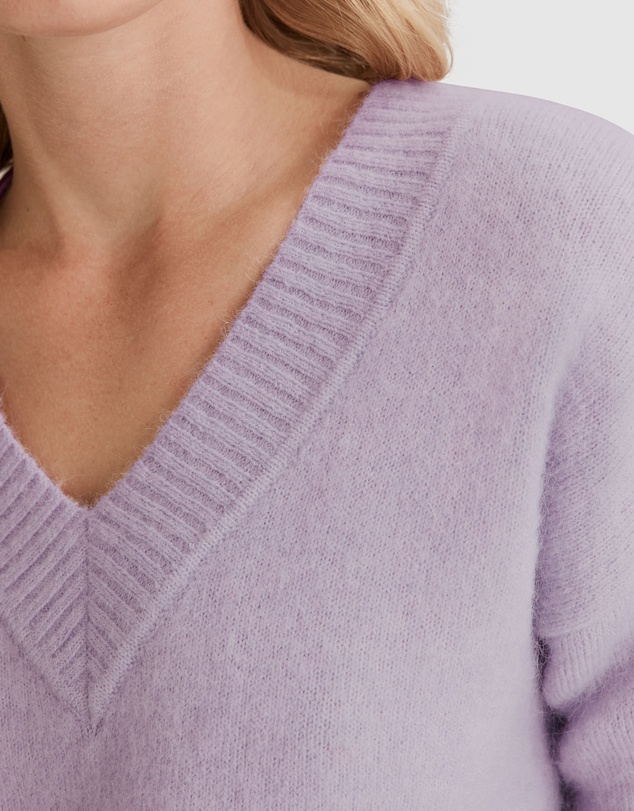 Country Road V-neck Fluffy Pullover