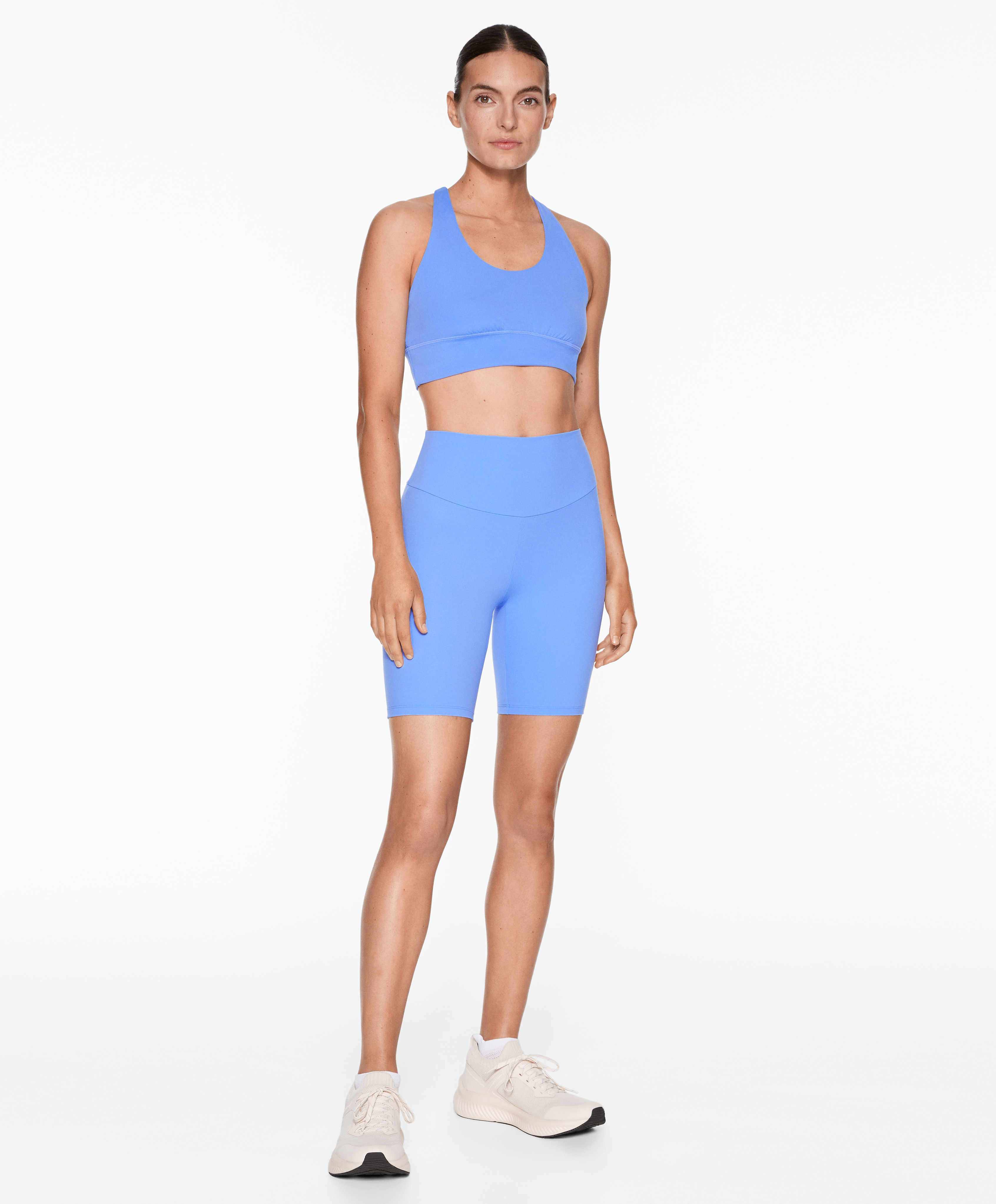 Medium-support comfortlux sports bra with cups