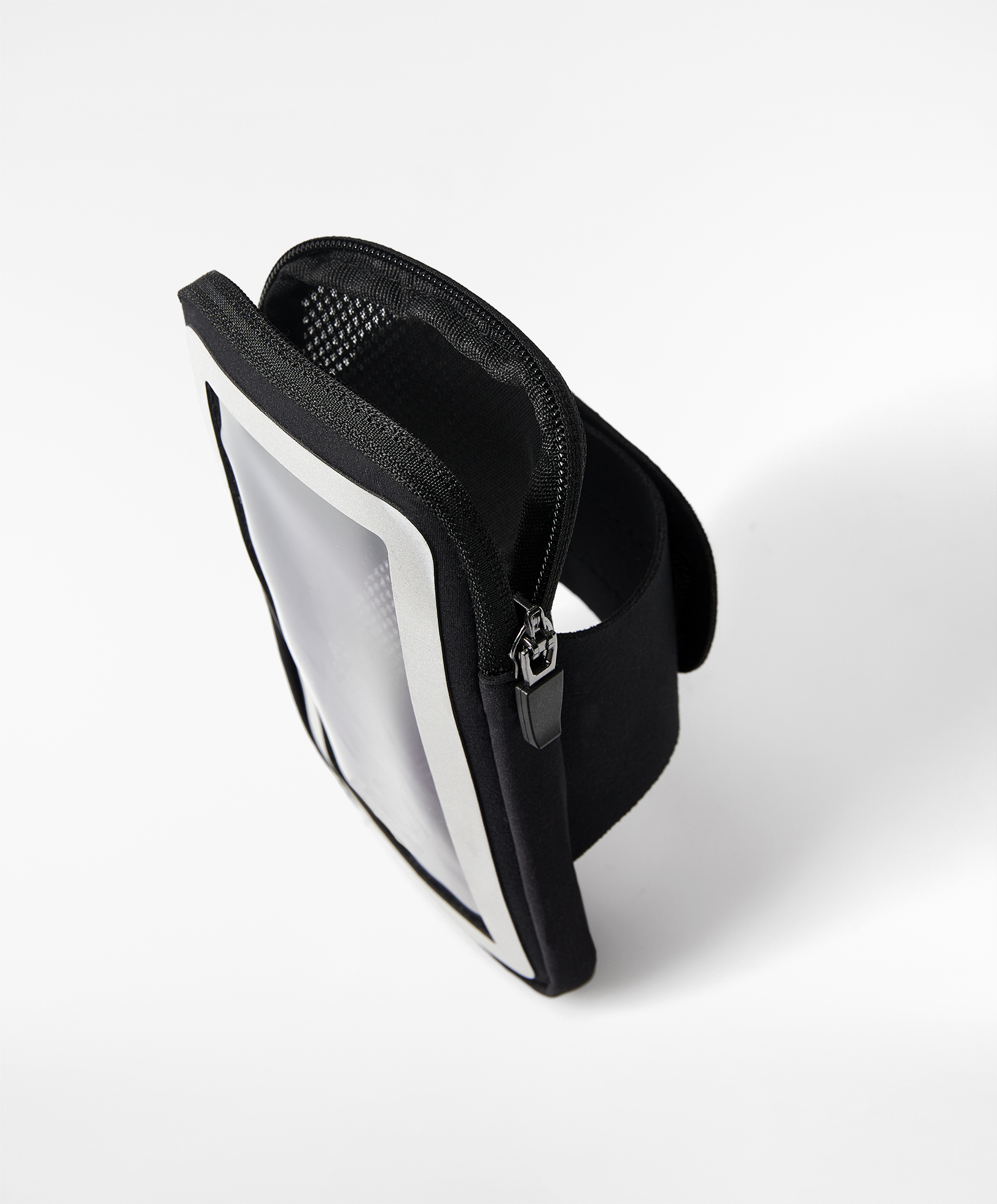 Touchscreen mobile phone armband