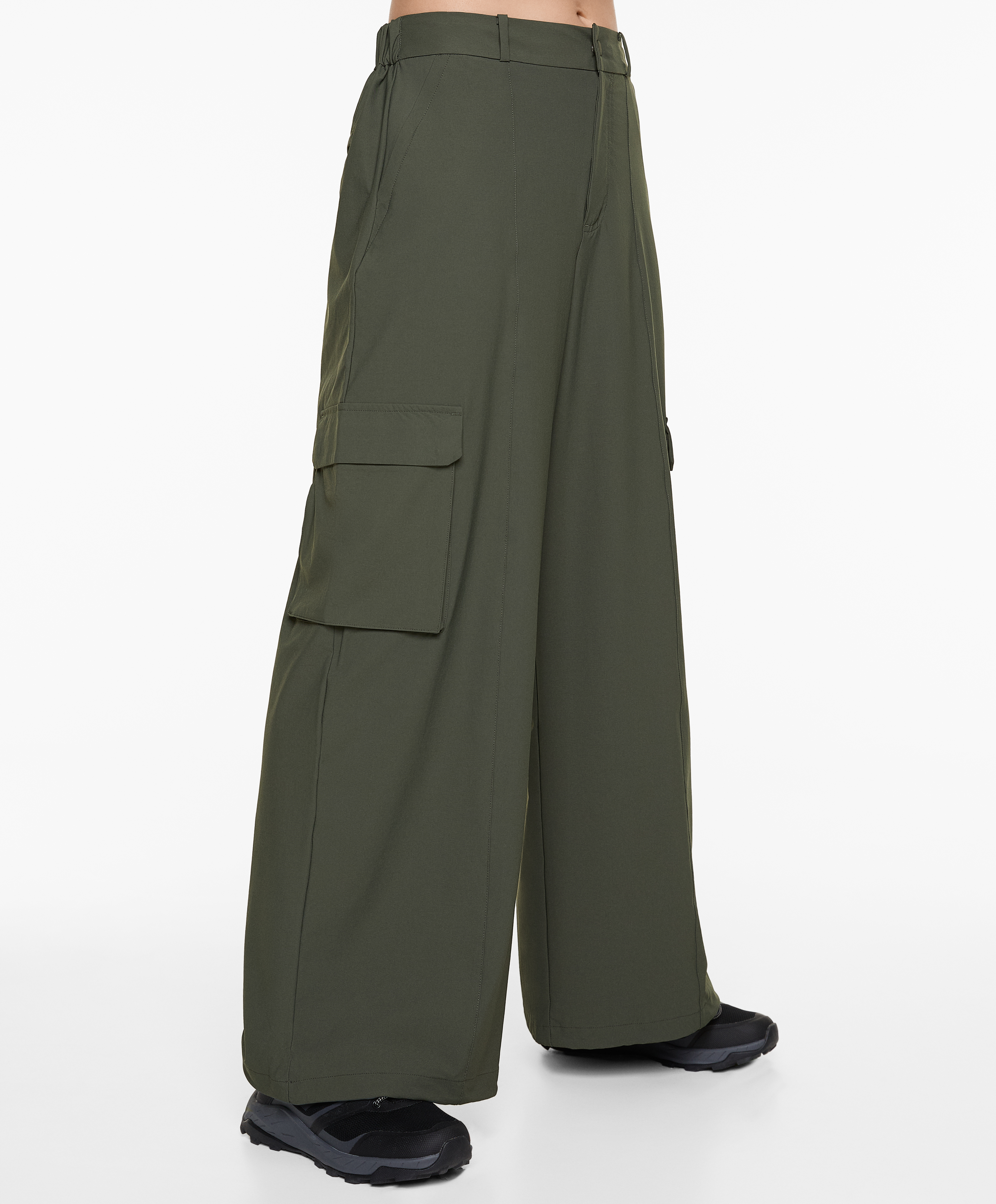 Wide-leg cargo trousers