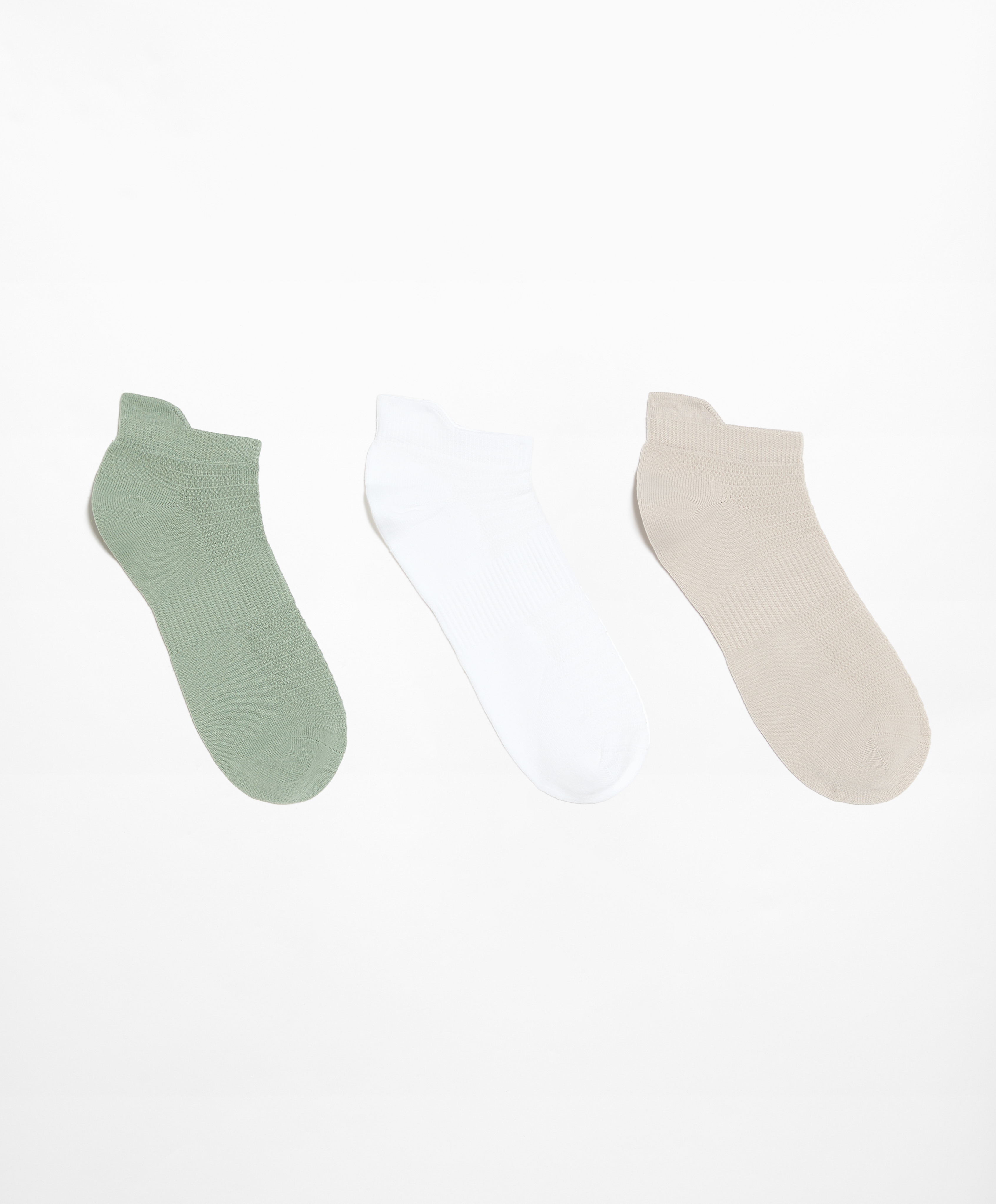 3 pairs of sports sneaker socks with polyamide and heel tab