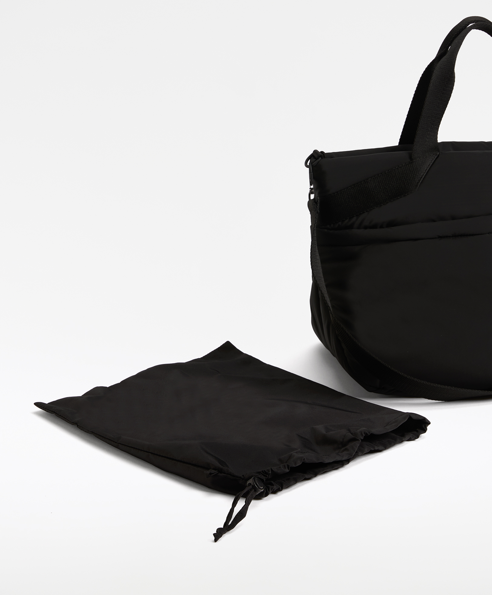 Front pocket sports bag