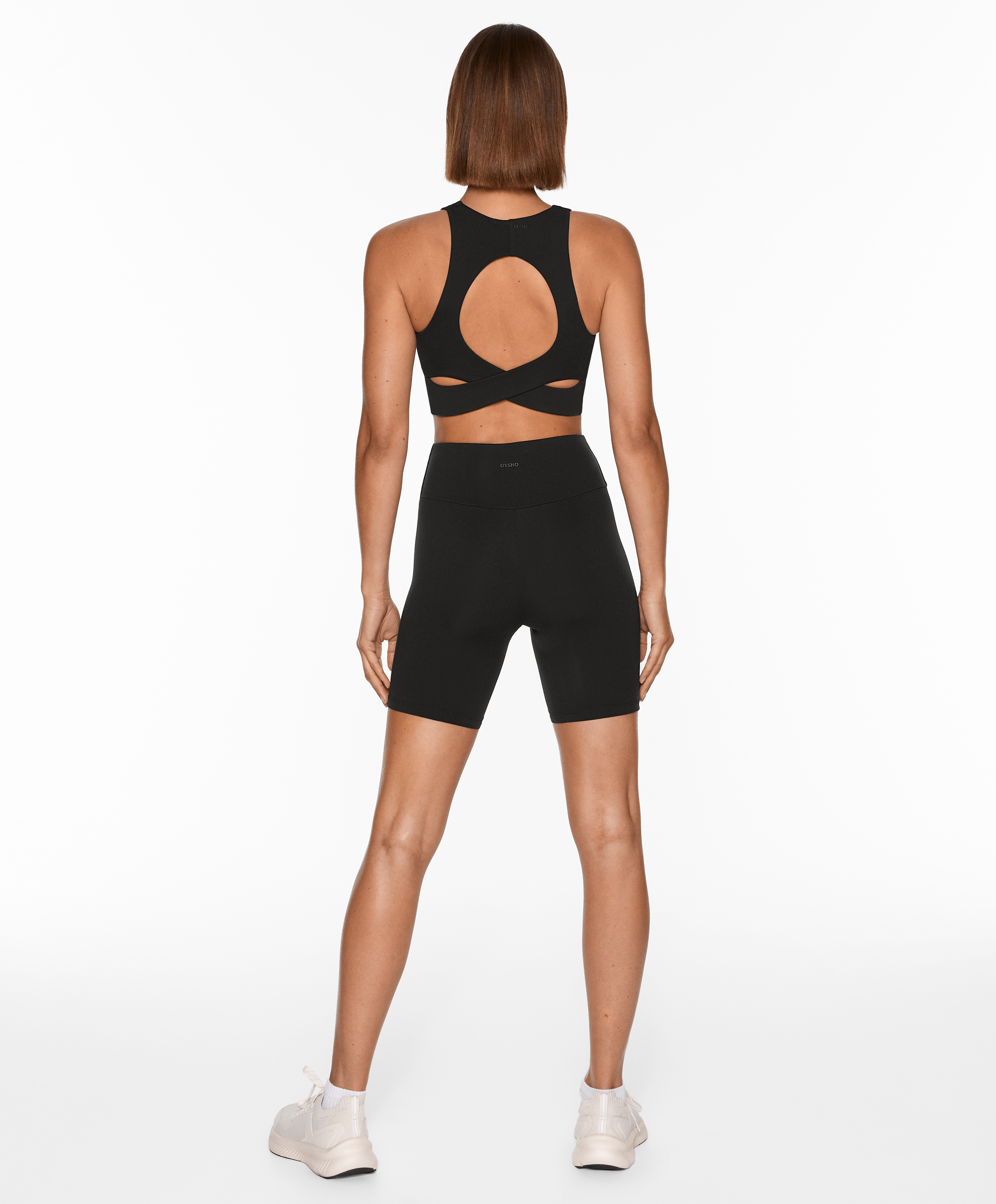 Medium-support comfortlux open-back sports bra with cups