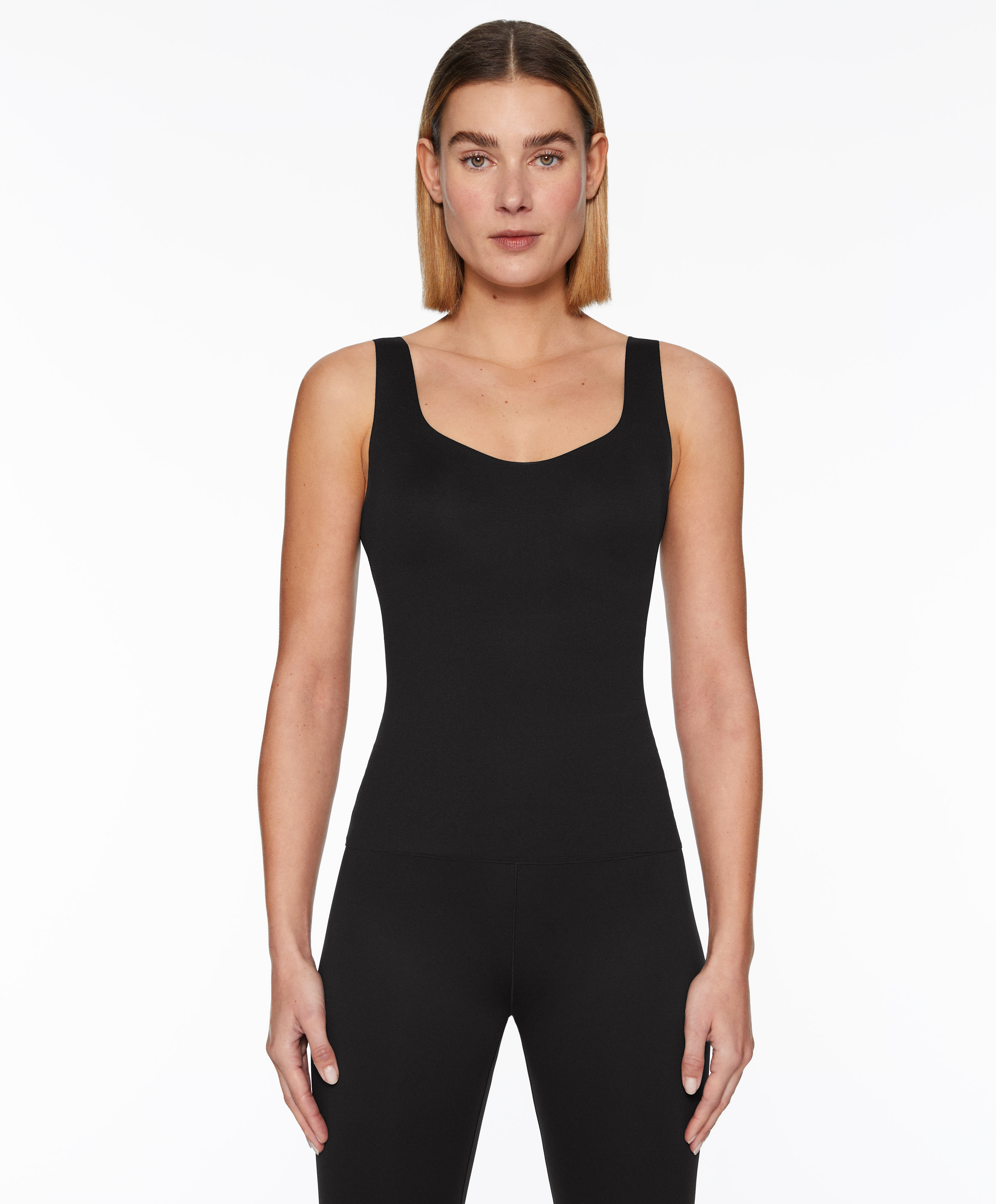 Perfect-adapt vest top with cups