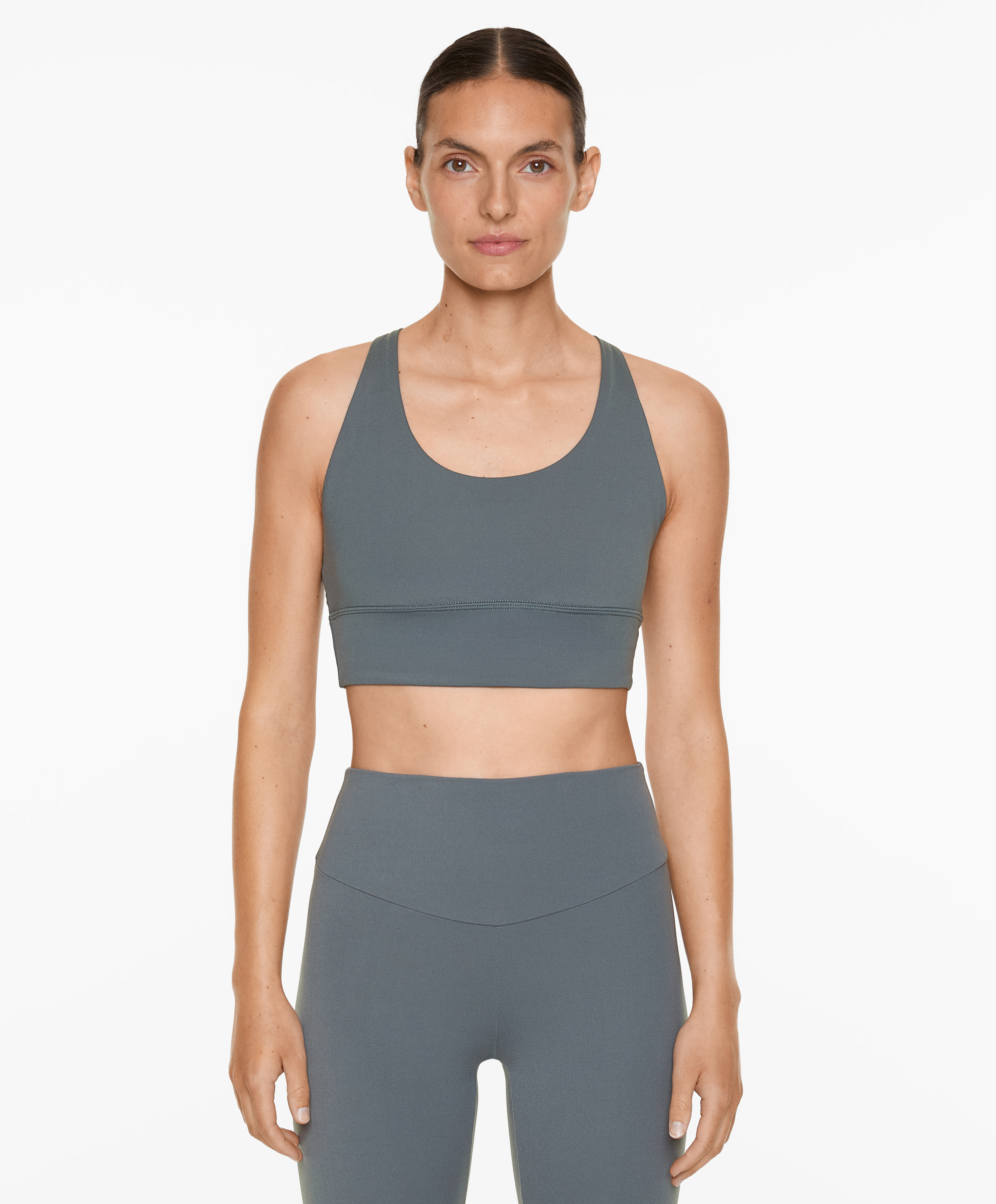 Medium-support comfortlux sports bra with cups