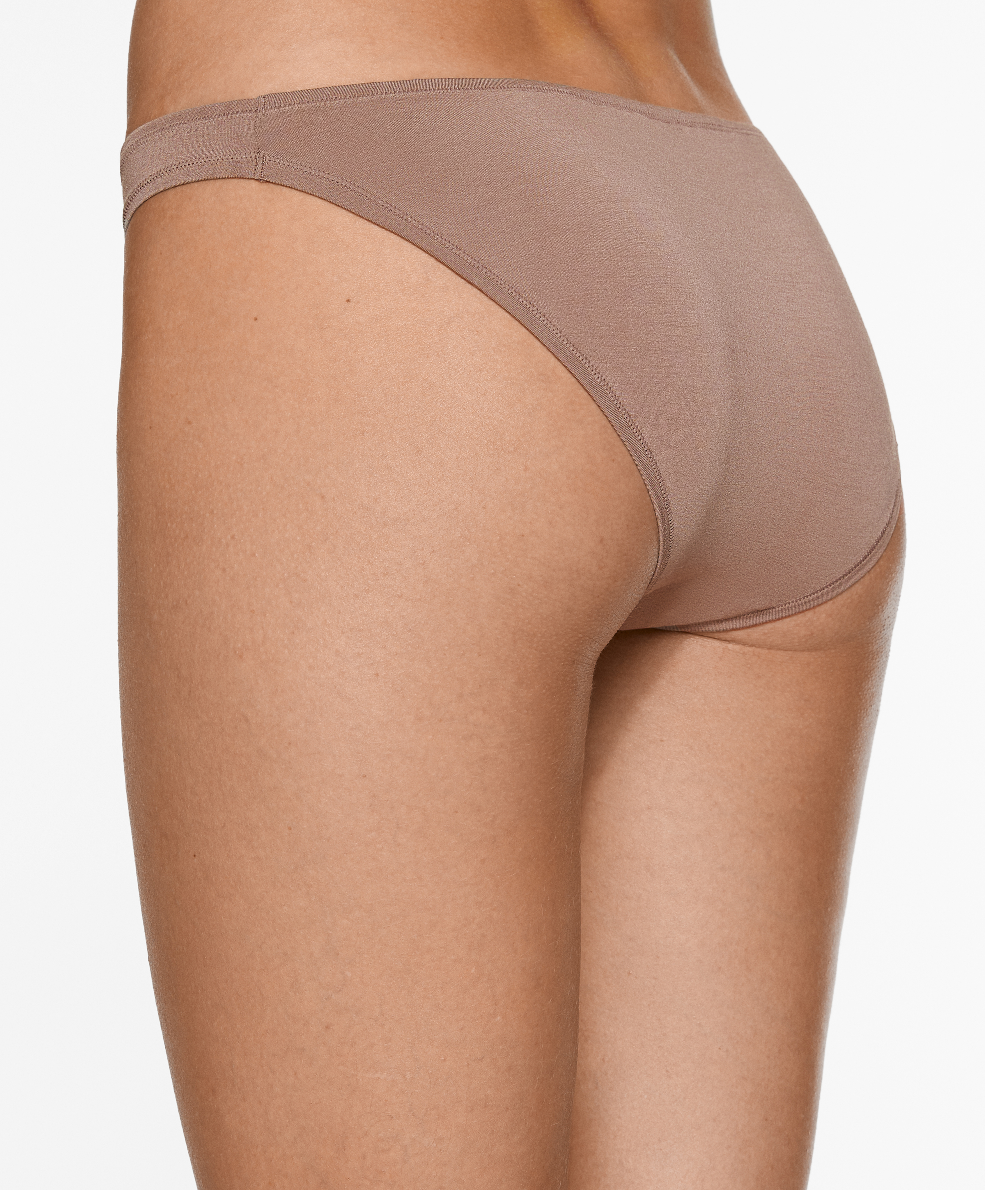 2 classic briefs in a modal blend and 16% silk