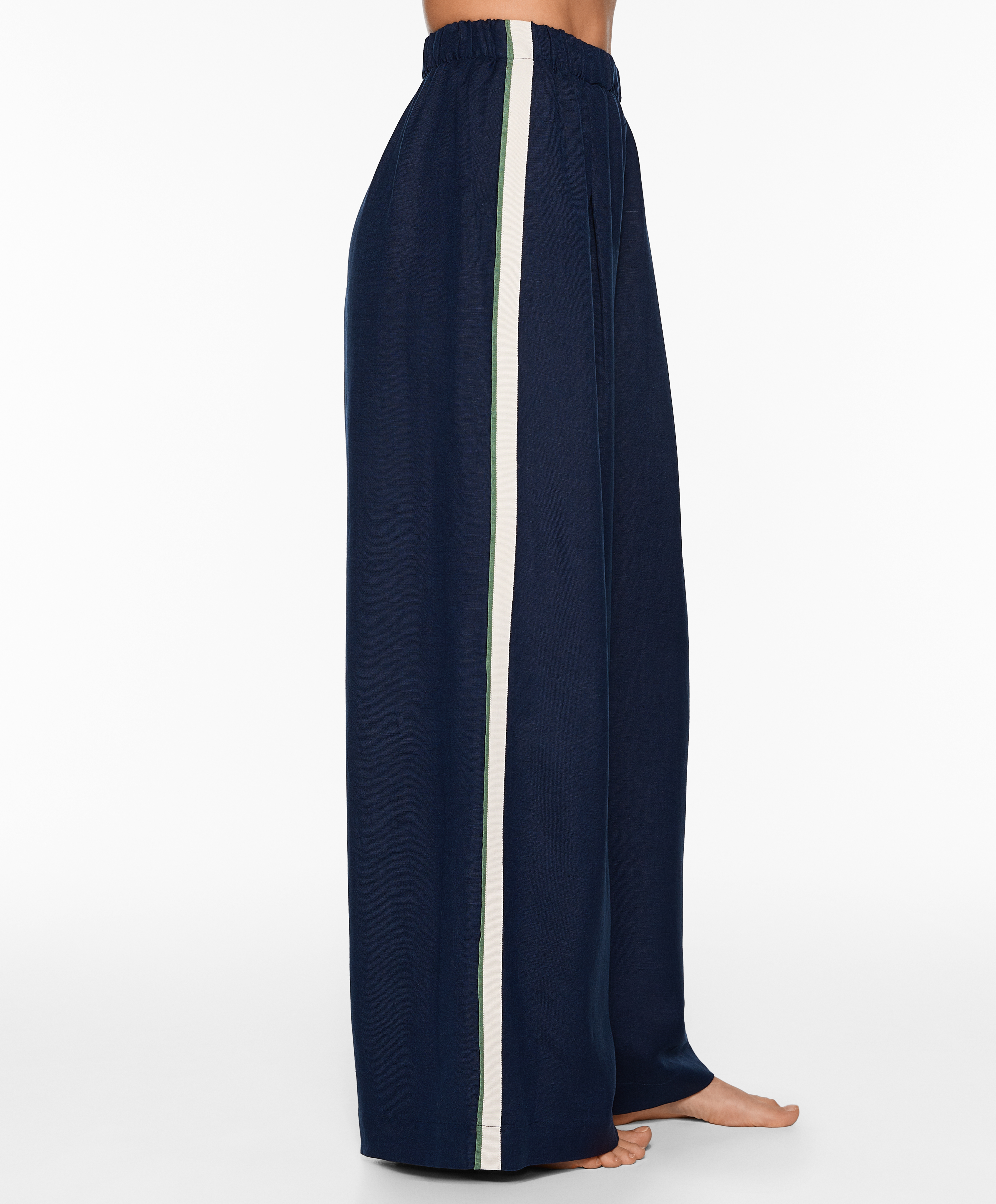 Trousers with linen appliqué along the sides