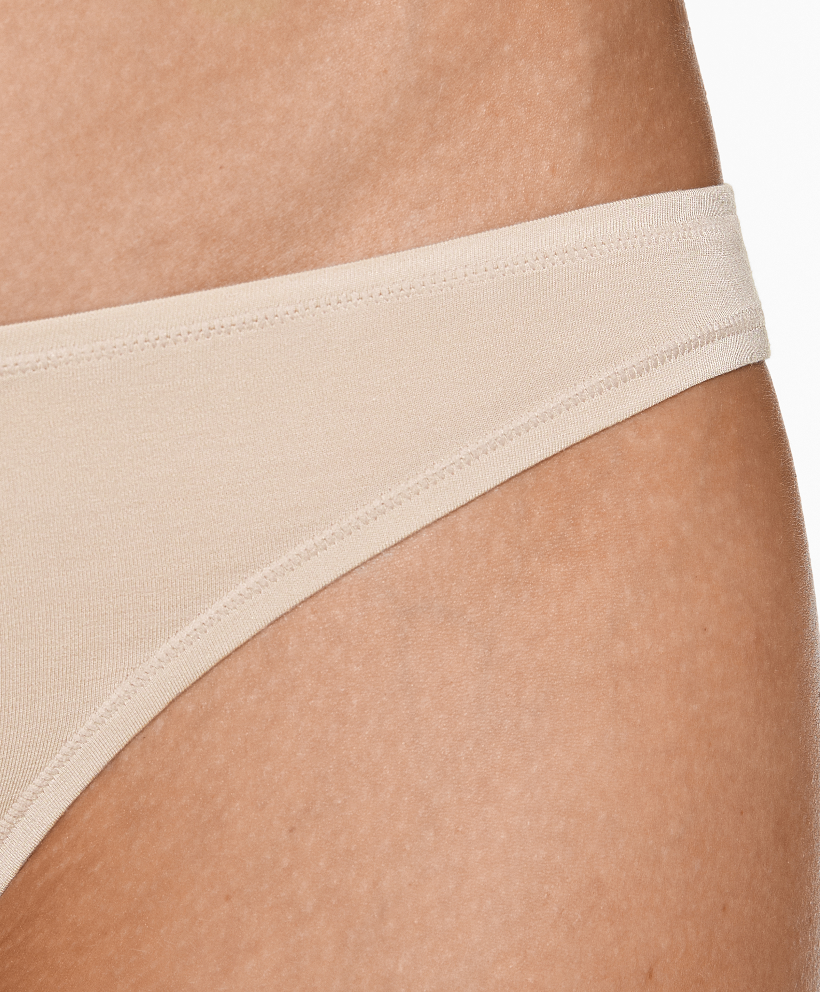 2 classic briefs in a modal blend and 16% silk