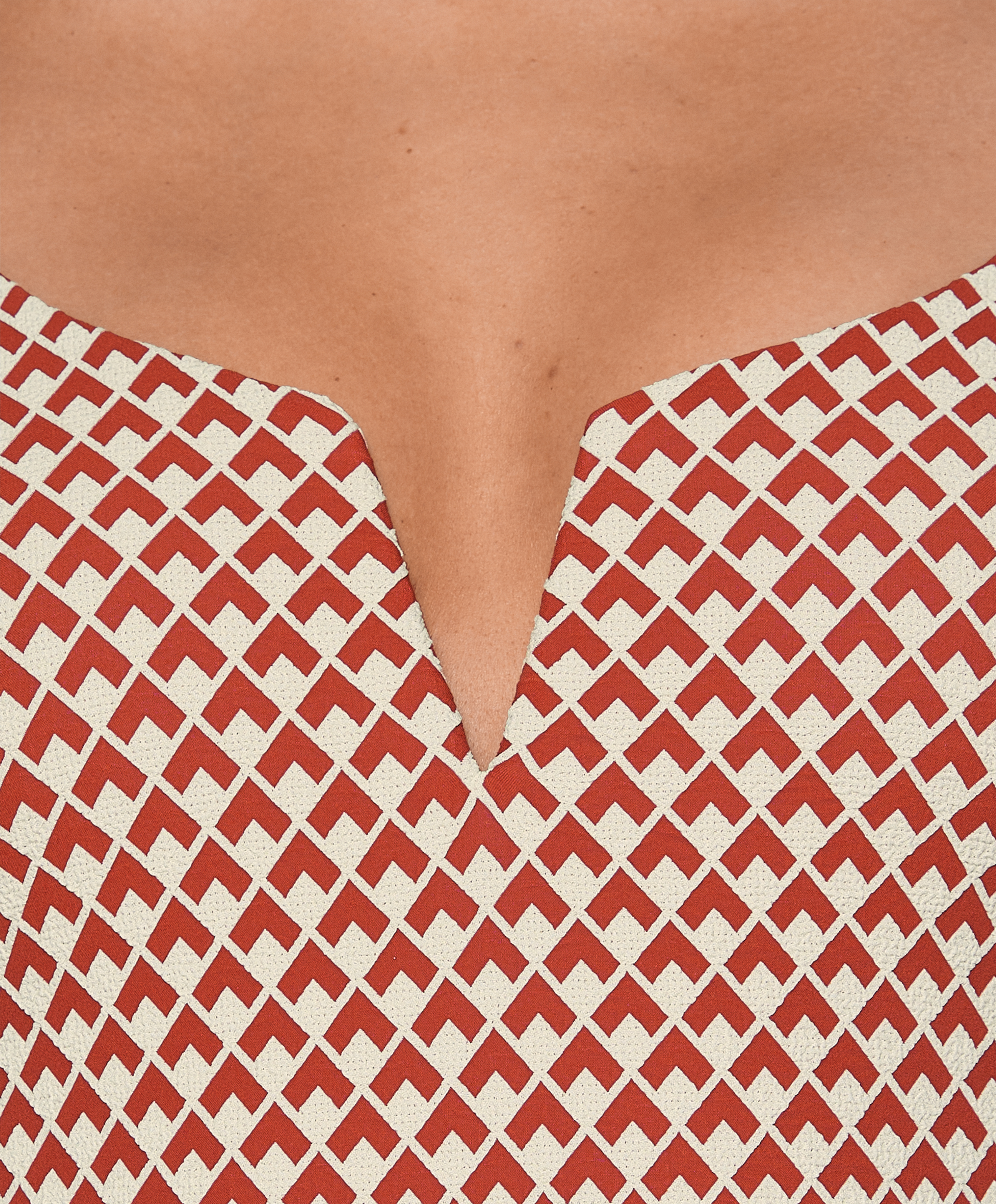 Geometric jacquard V-notch neckline swimsuit