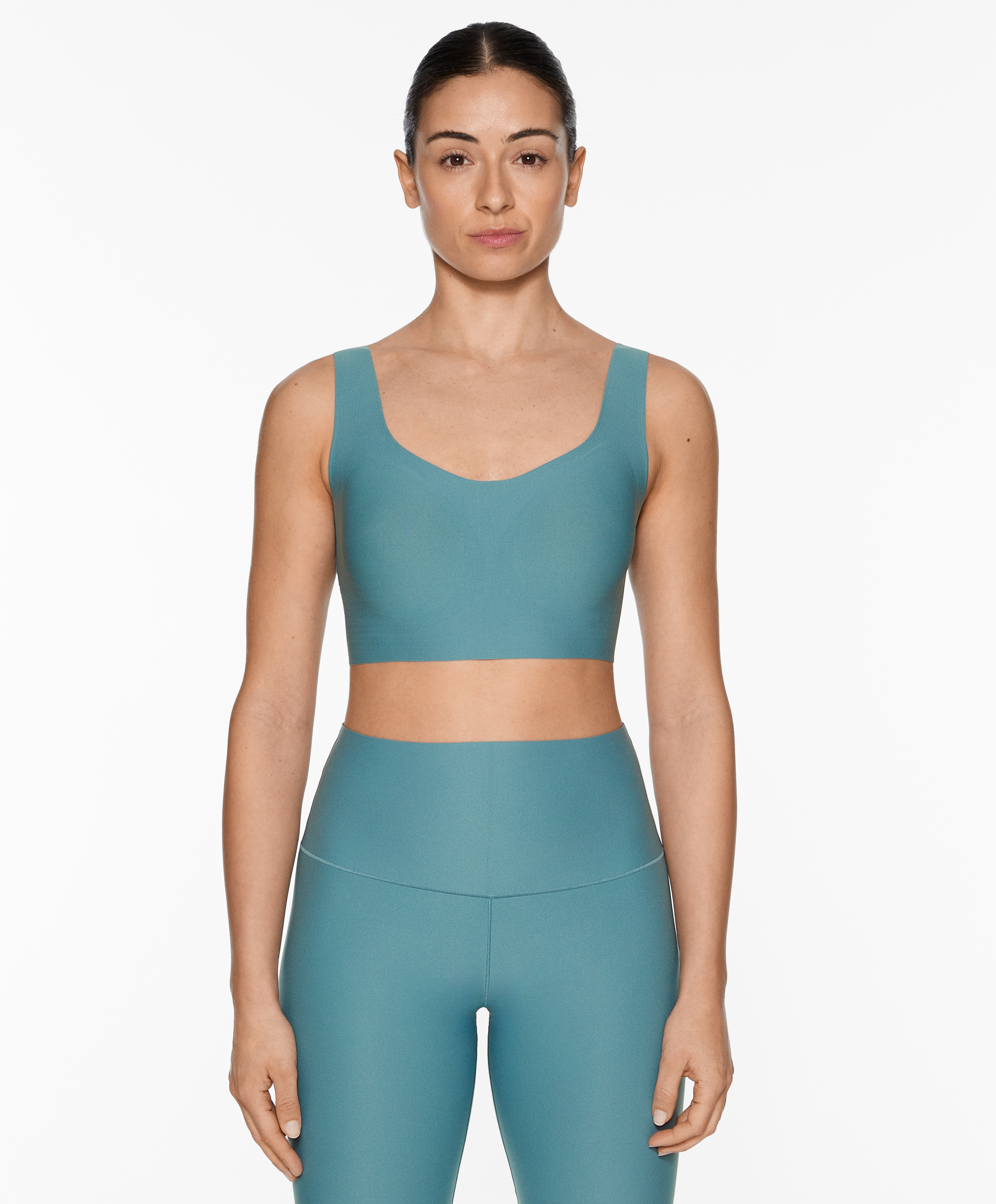 Perfect-adapt medium-support sports bra with cups