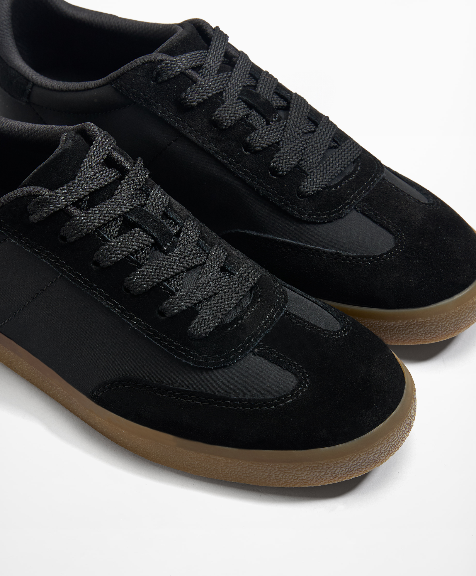 Split-leather trainers with pieces