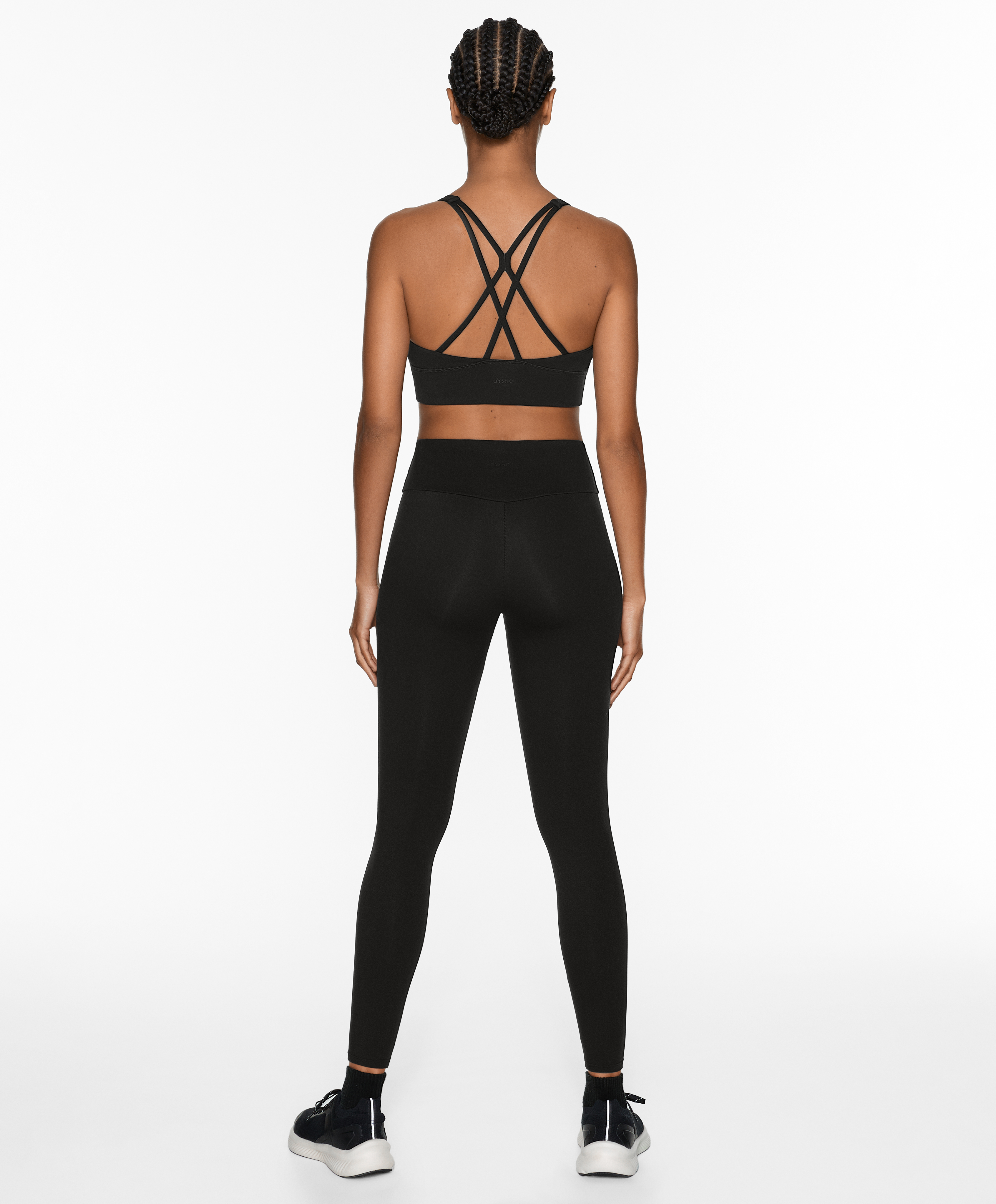 Medium-support comfortlux sports bra with cups