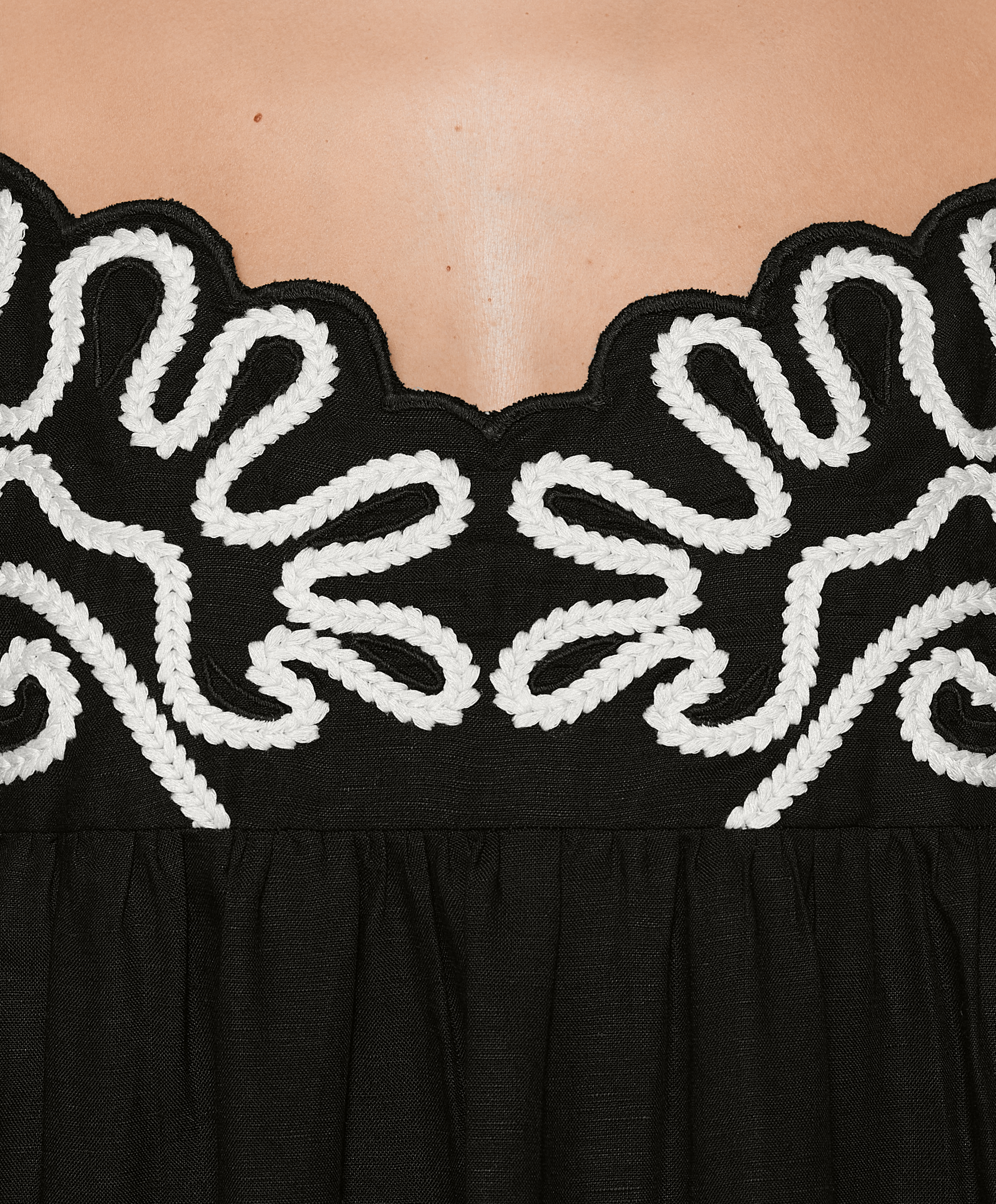 Long embroidered strappy dress with linen