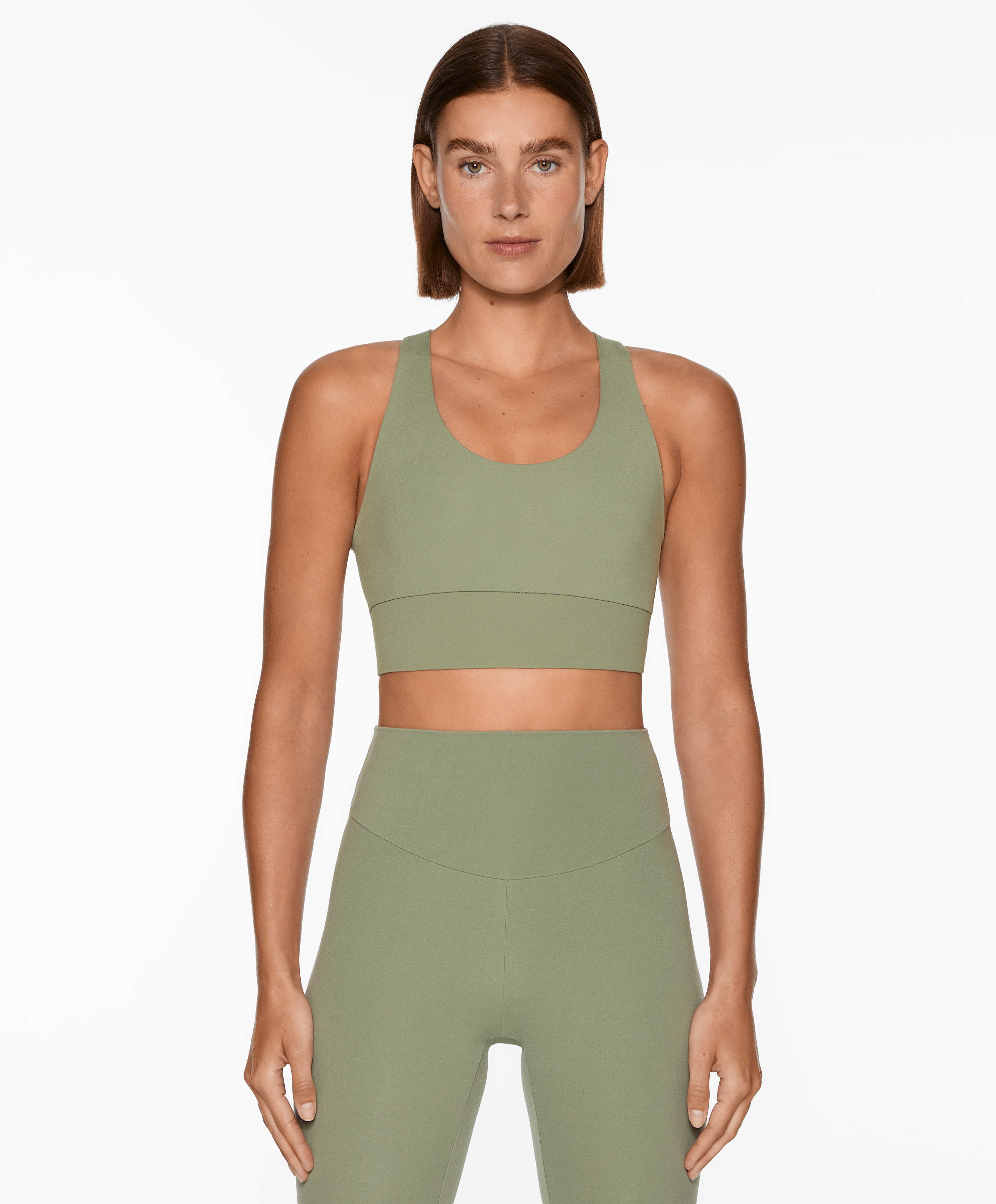 Medium-support comfortlux open-back sports bra with cups
