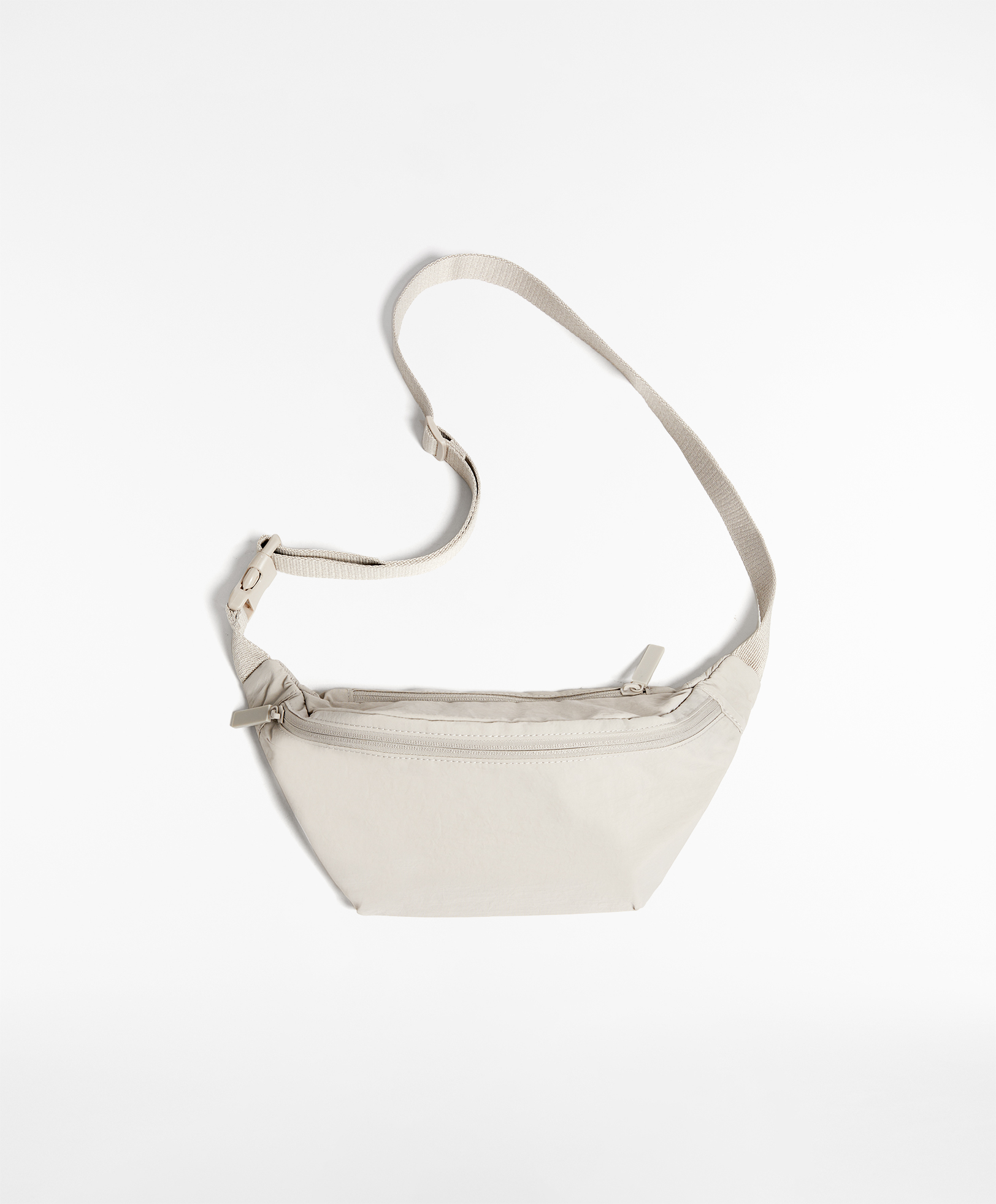 Belt bag with pockets