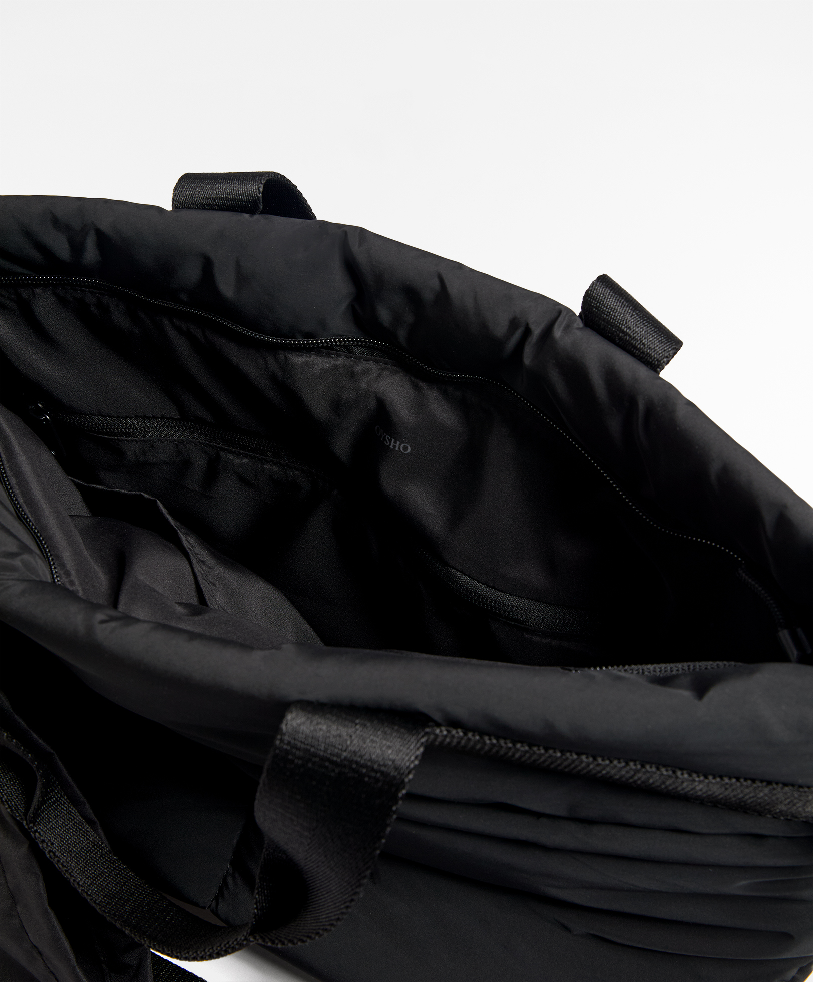 Front pocket sports bag