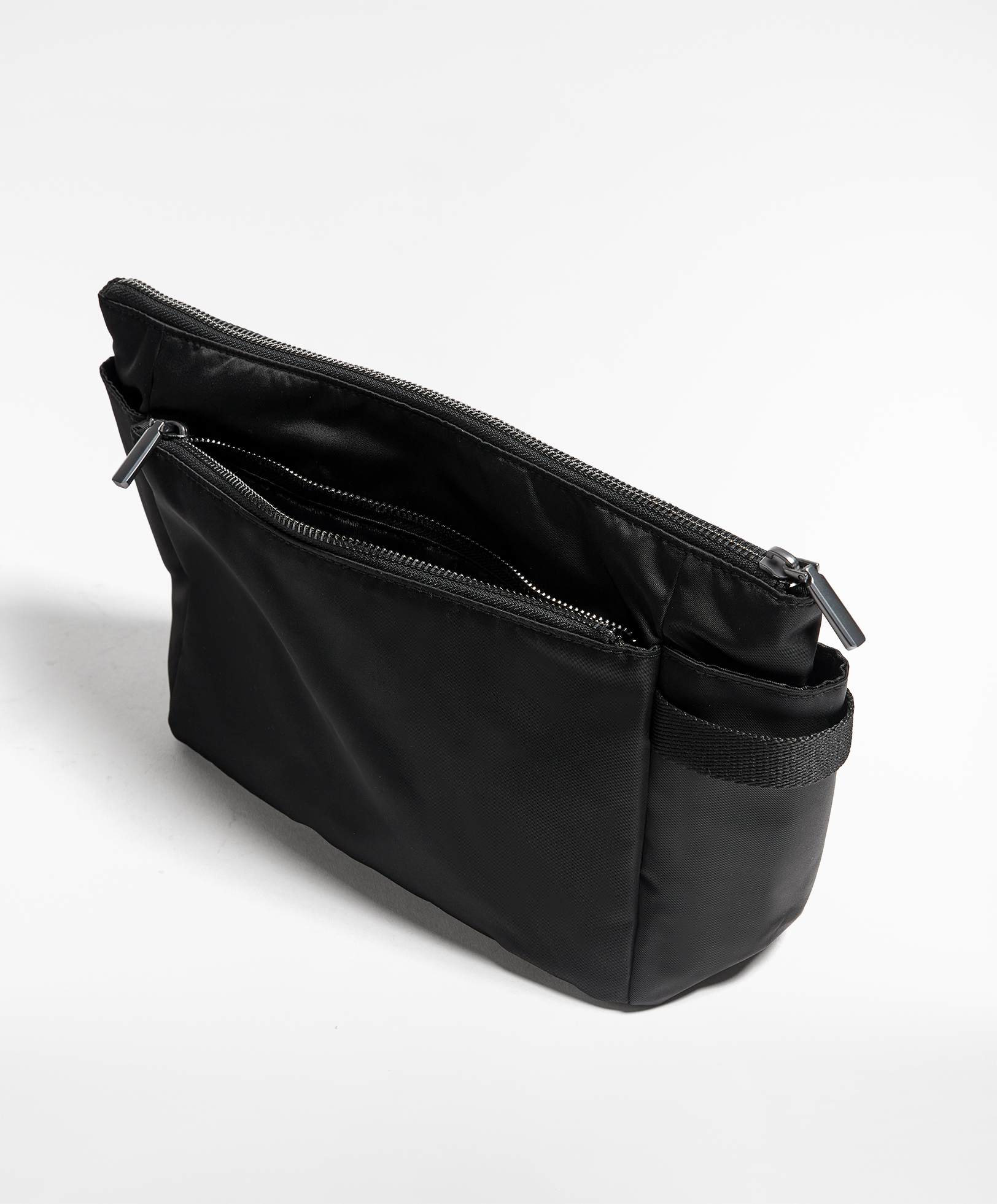 Travel toiletry bag
