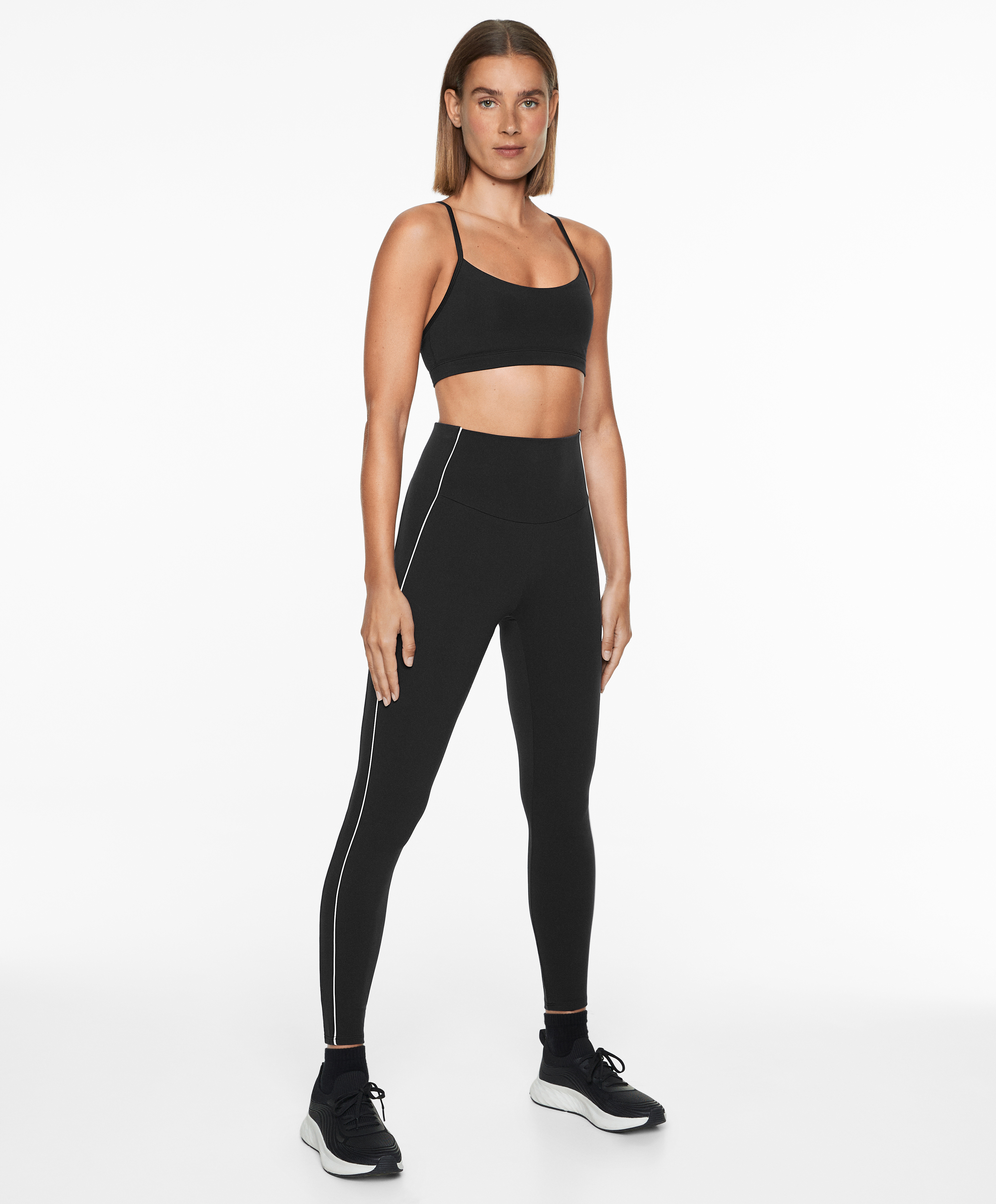Low-support Comfortlux sports bra with cups