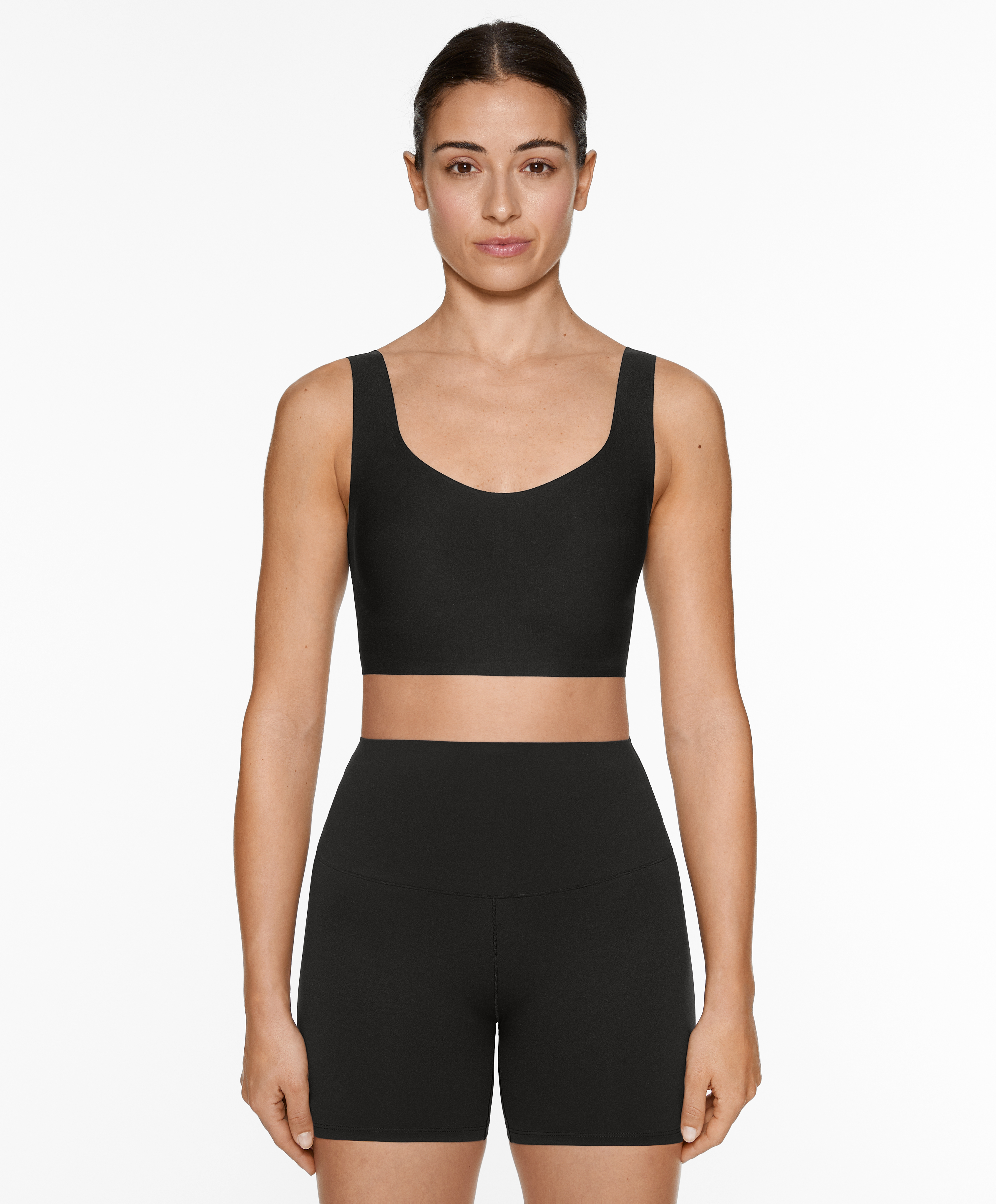 Perfect-adapt medium-support sports bra with cups