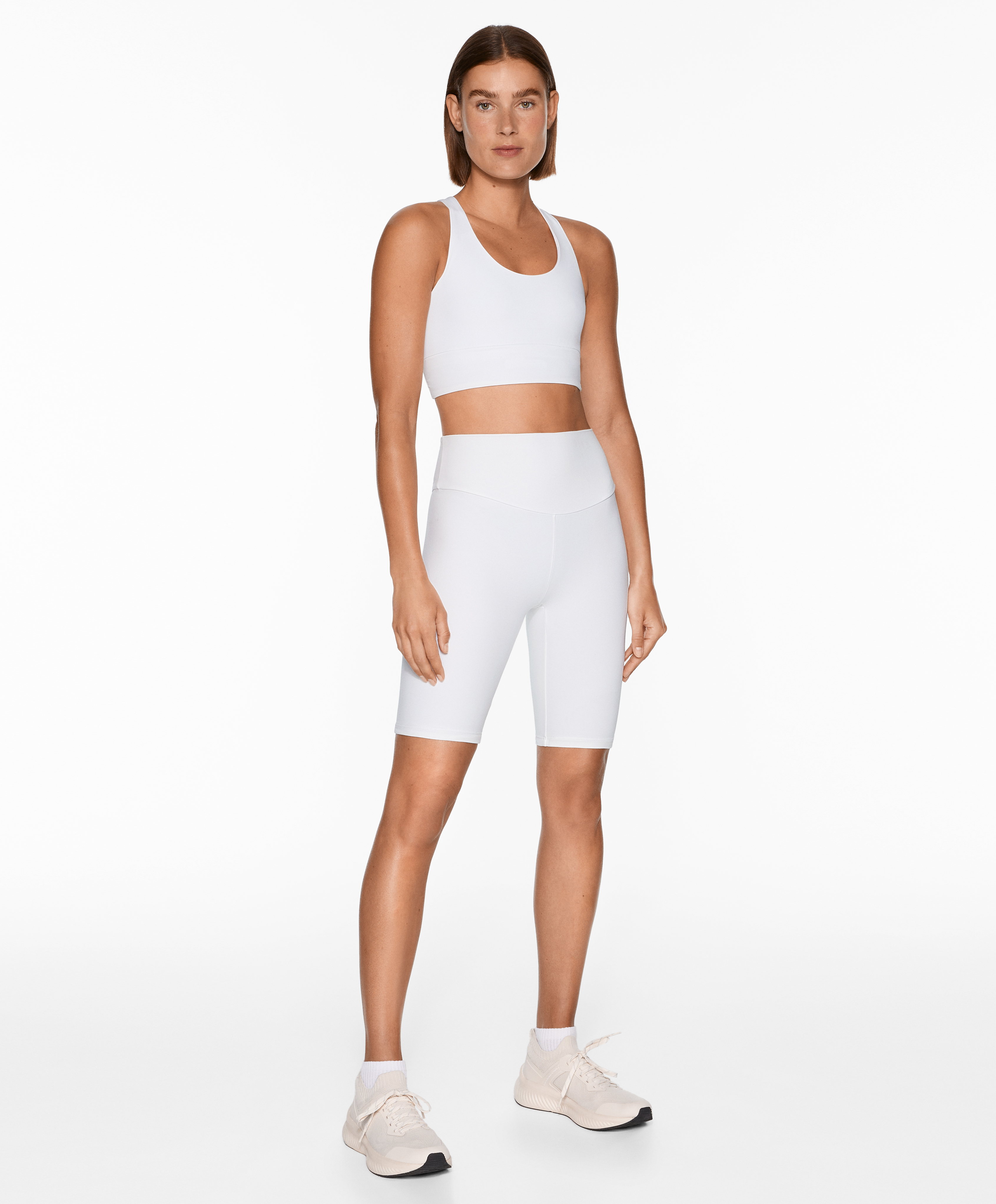 Medium-support comfortlux open-back sports bra with cups