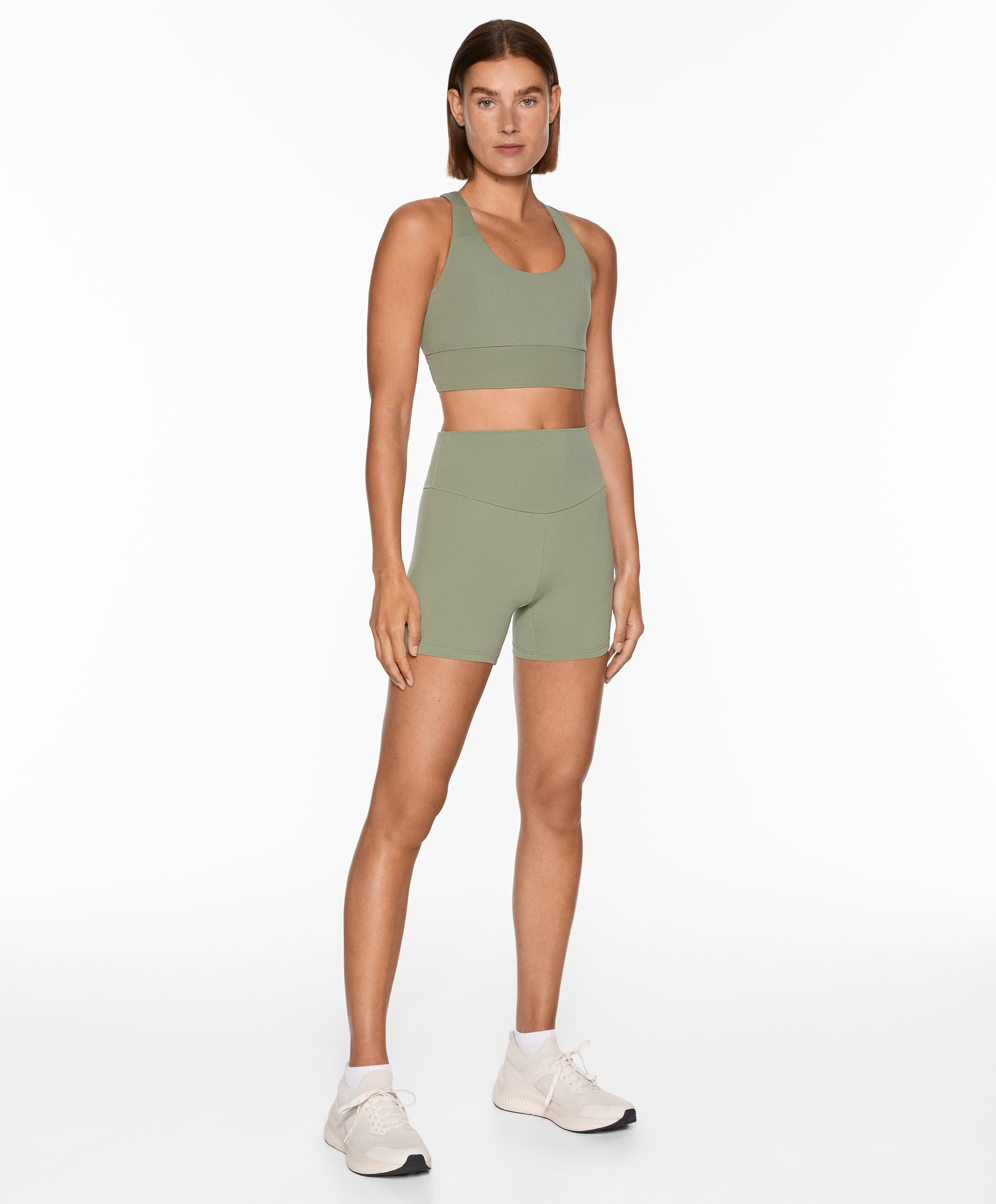 Medium-support comfortlux open-back sports bra with cups
