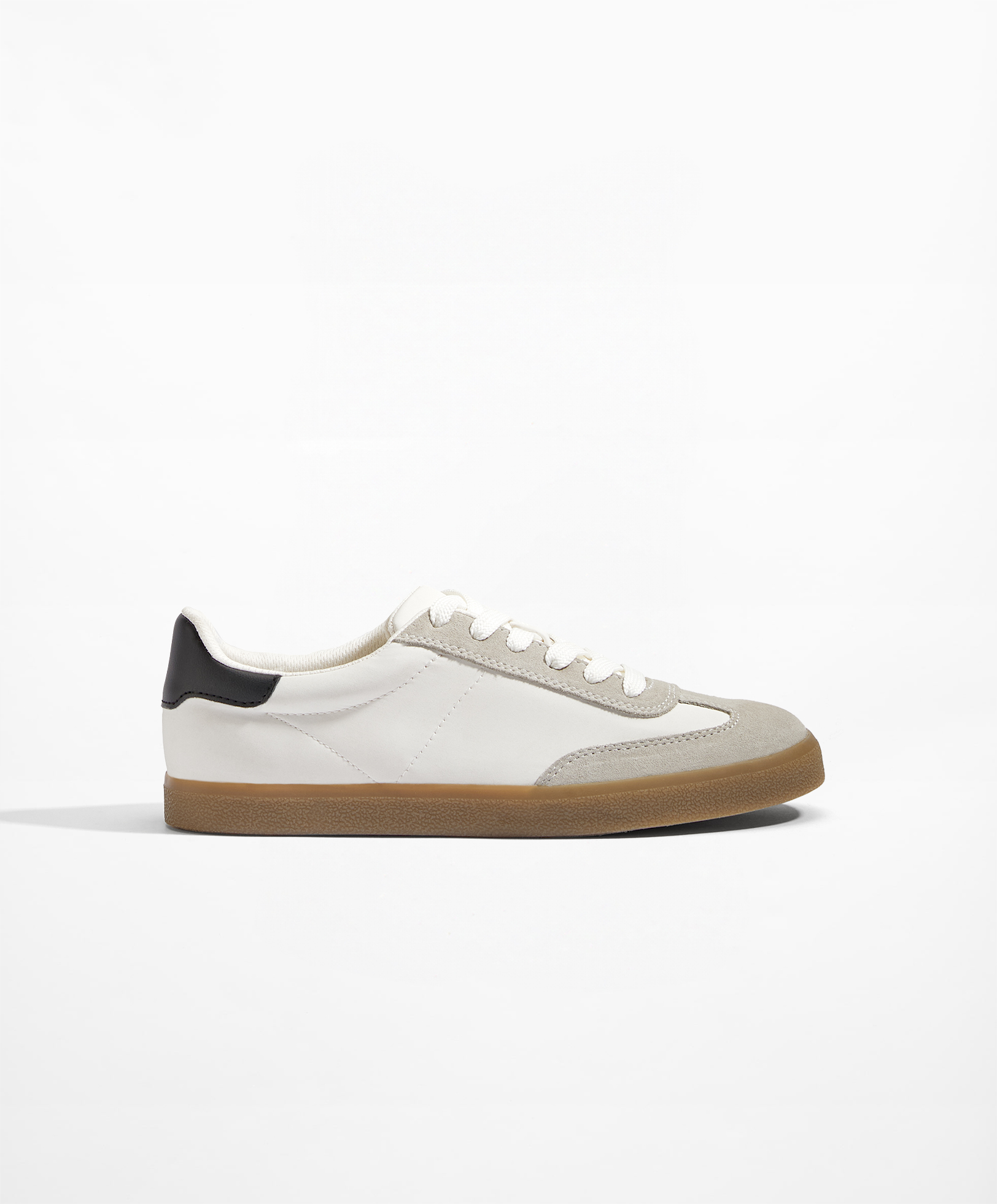 Trainers with nylon and split-leather pieces