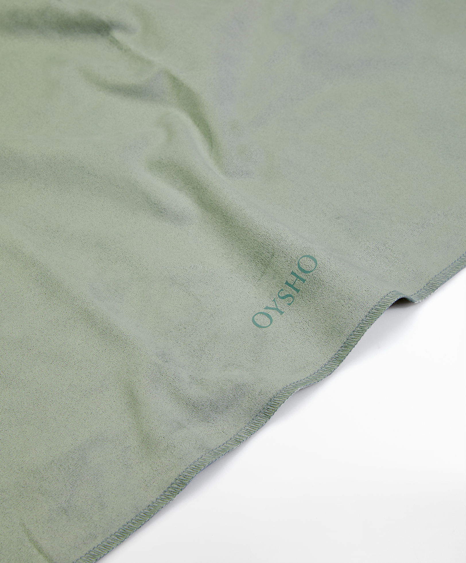 Non-slip yoga mat towel