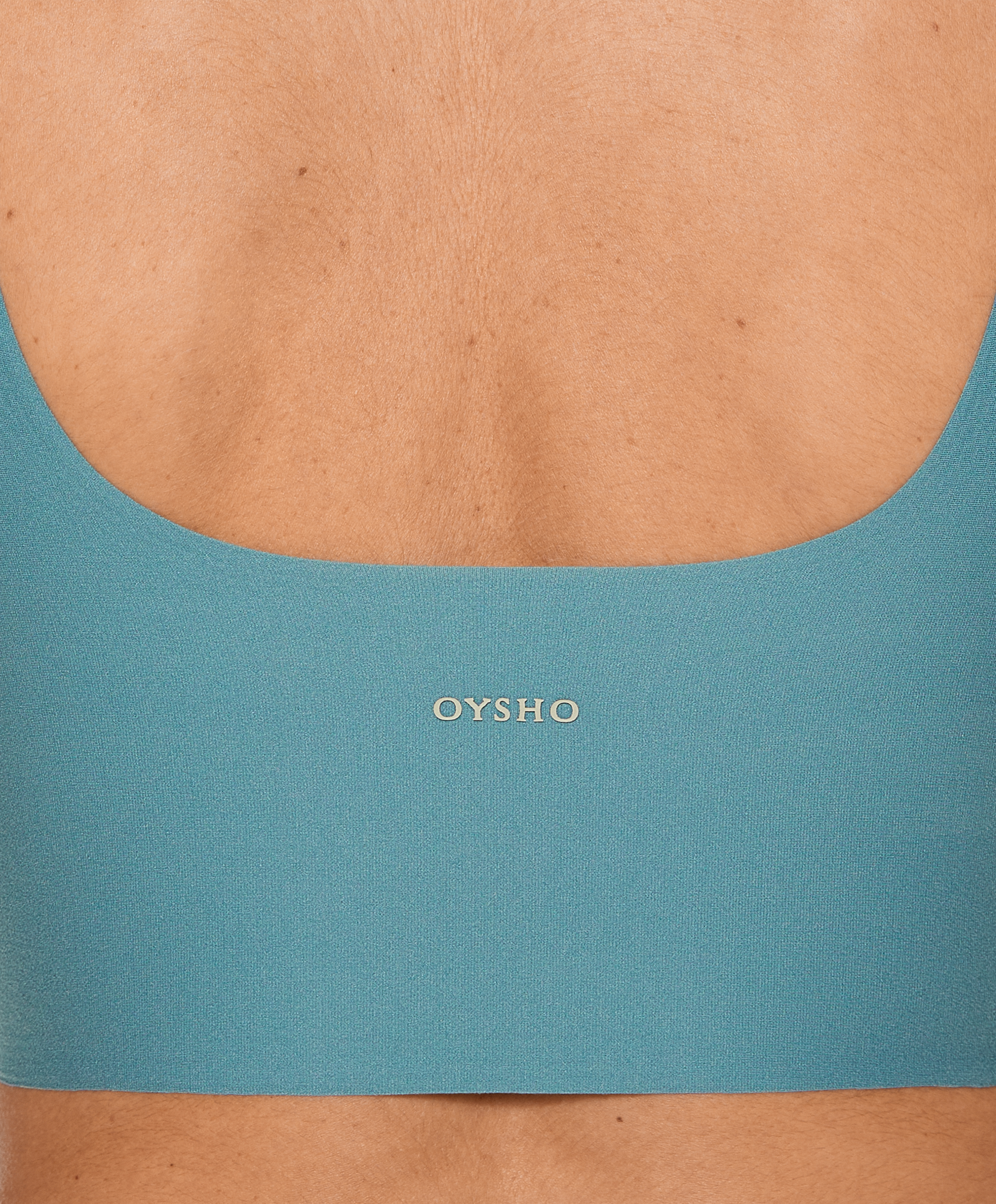 Perfect-adapt medium-support sports bra with cups