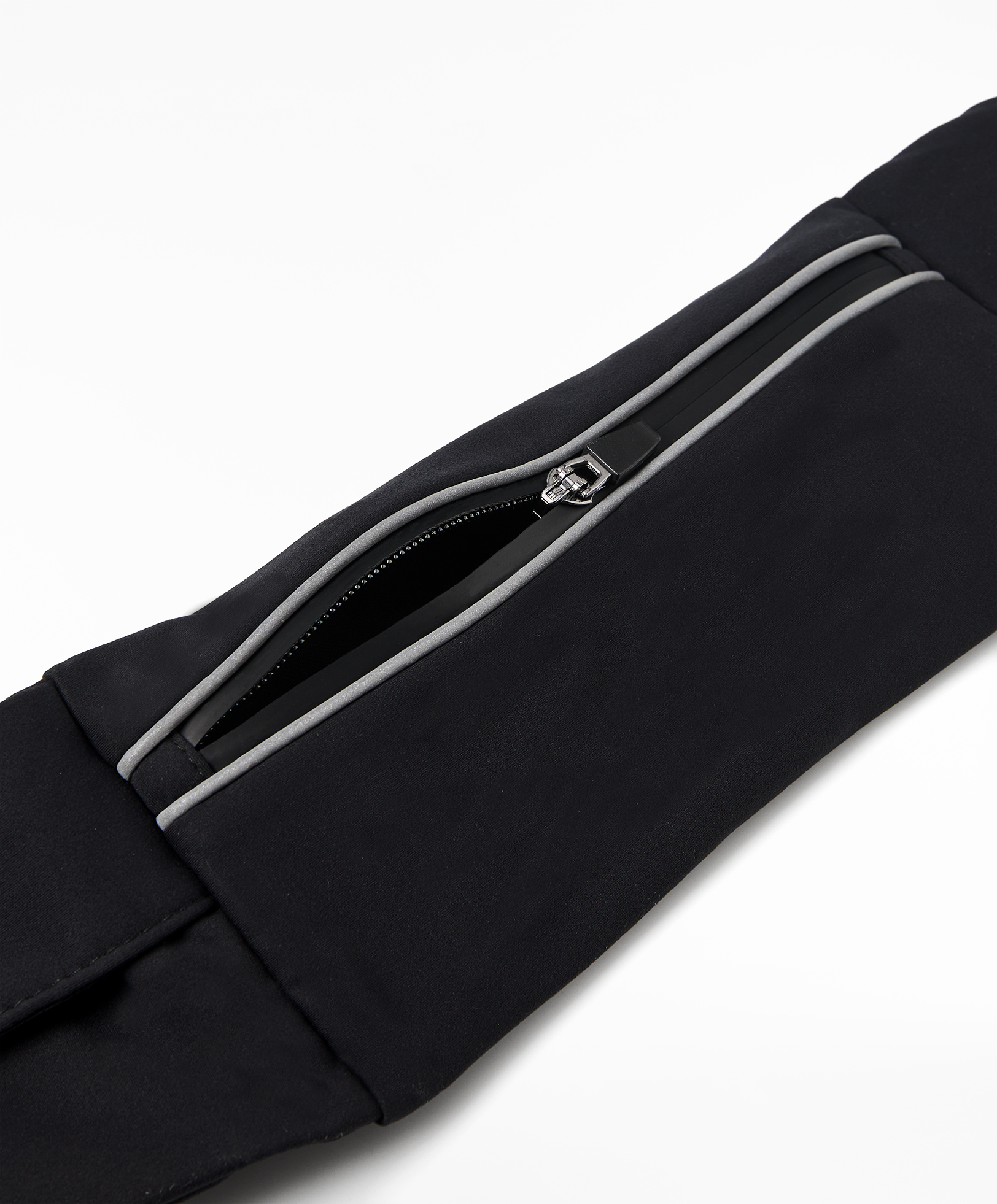 Water-repellent, adjustable running belt bag