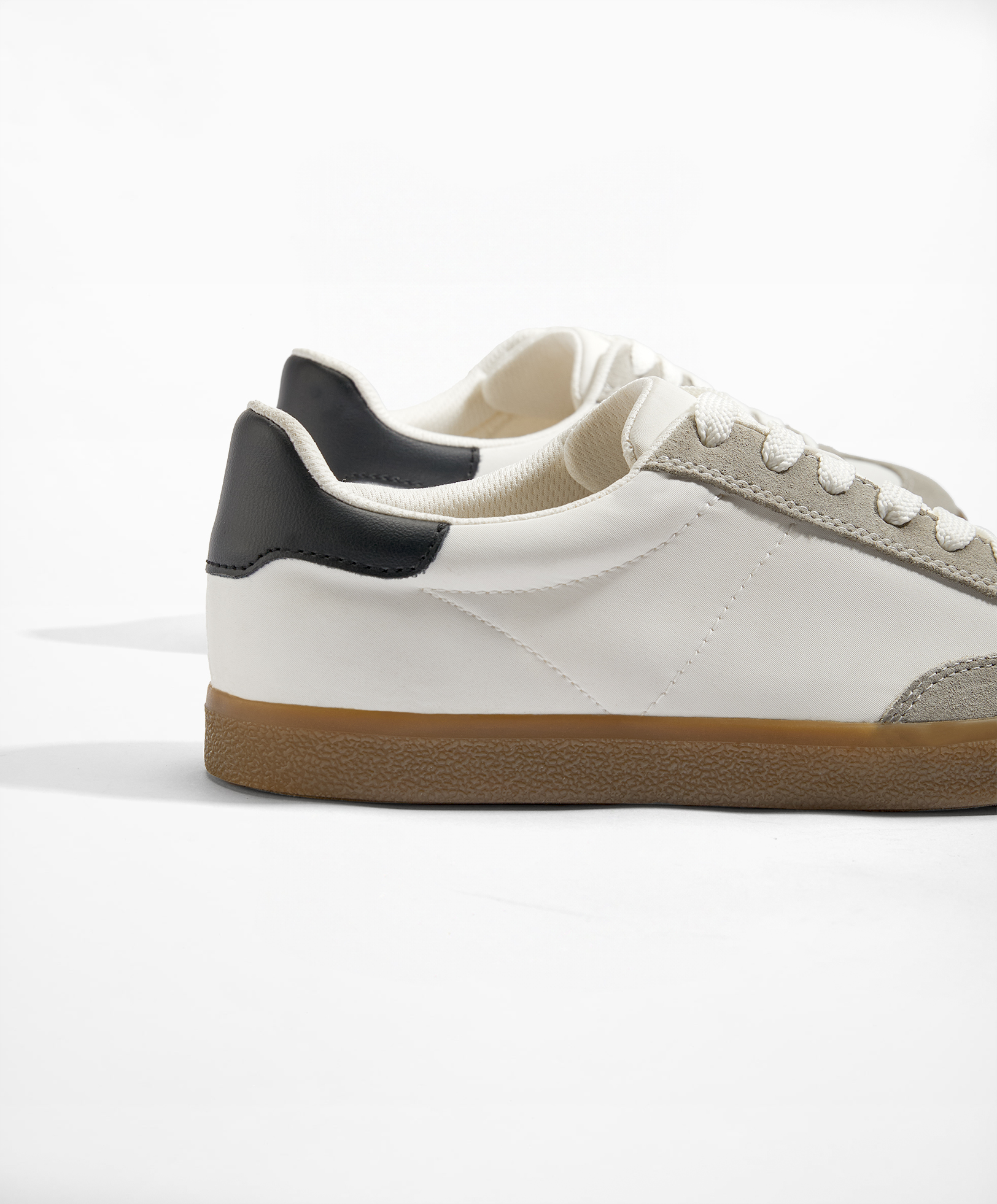 Trainers with nylon and split-leather pieces