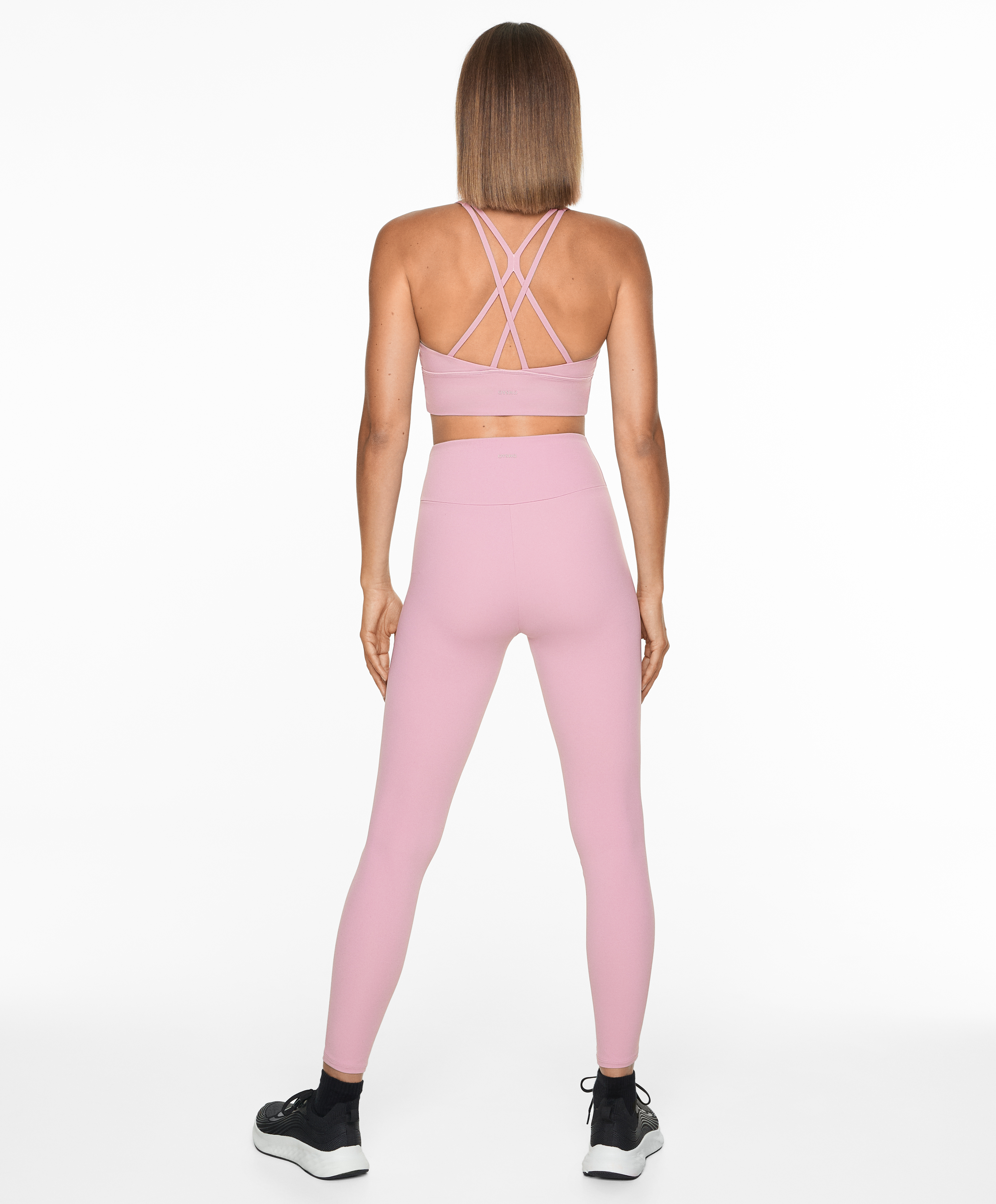 Medium-support comfortlux sports bra with cups