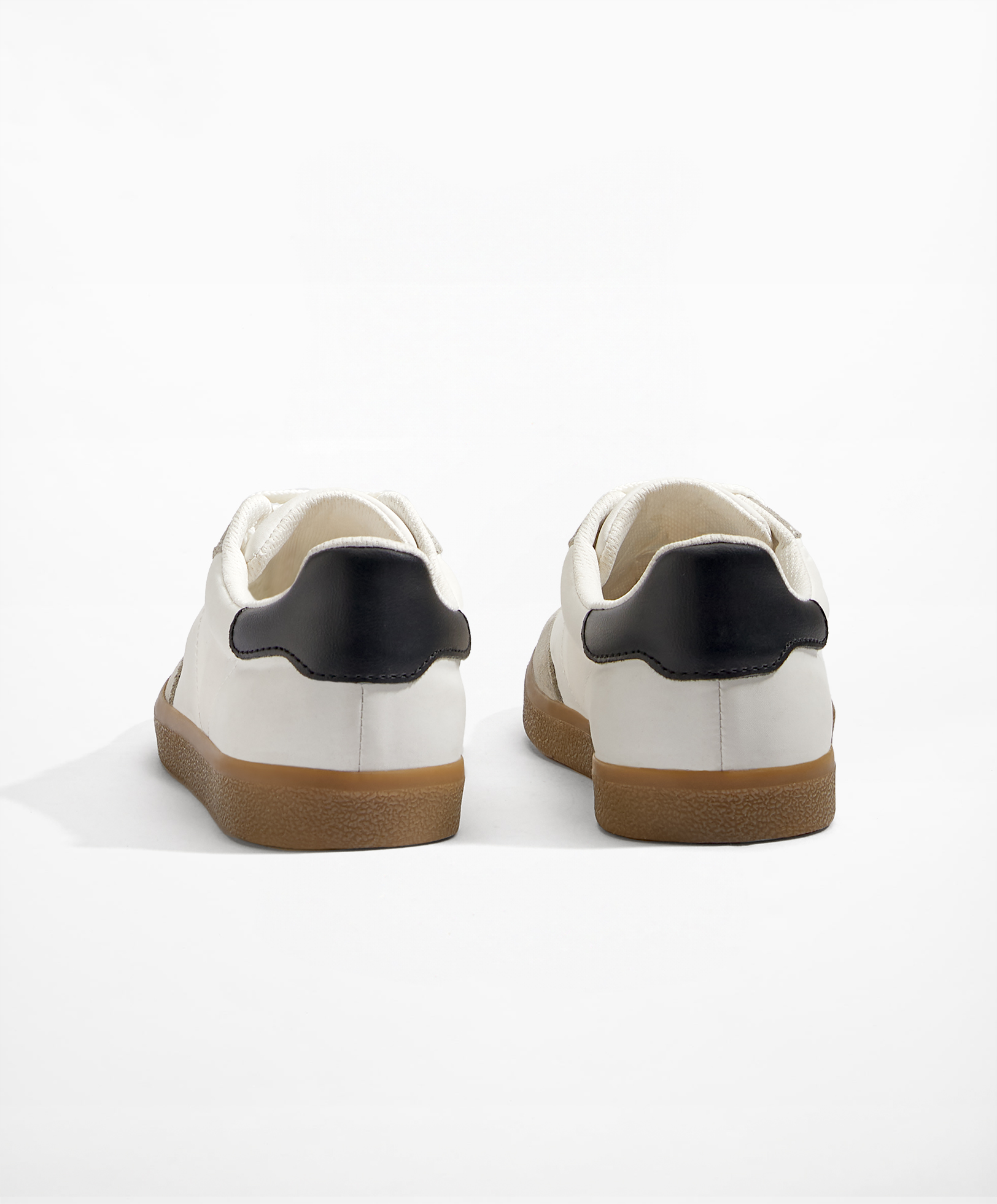 Trainers with nylon and split-leather pieces