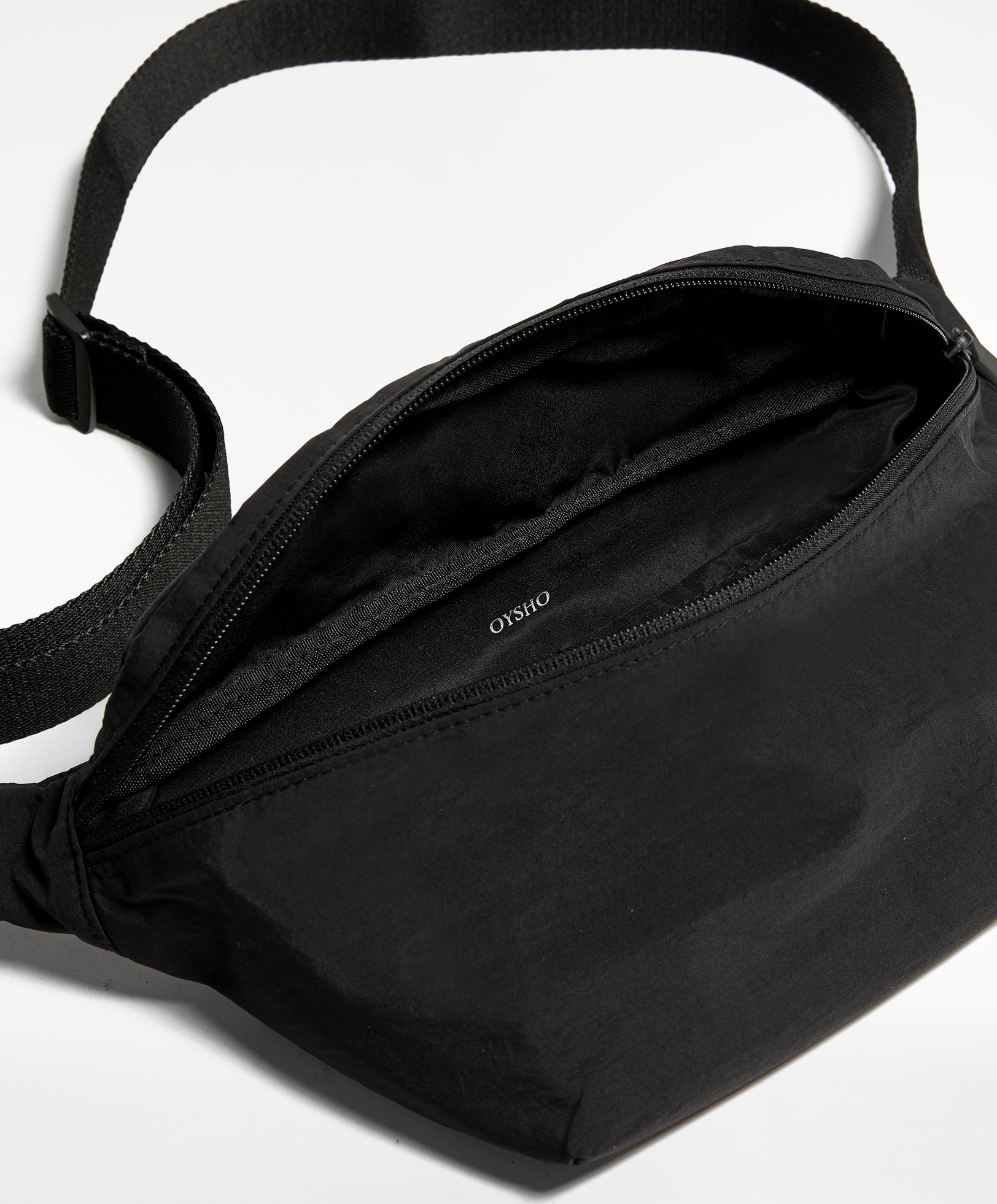 Belt bag with pockets