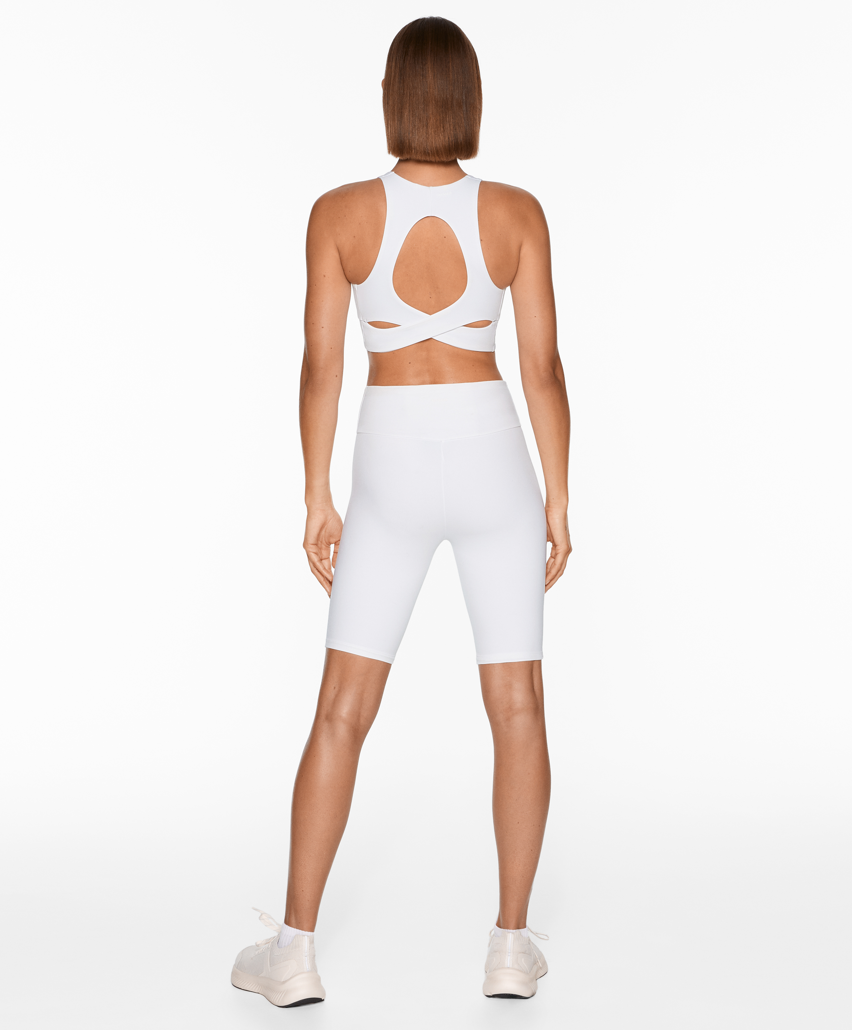 Medium-support comfortlux open-back sports bra with cups
