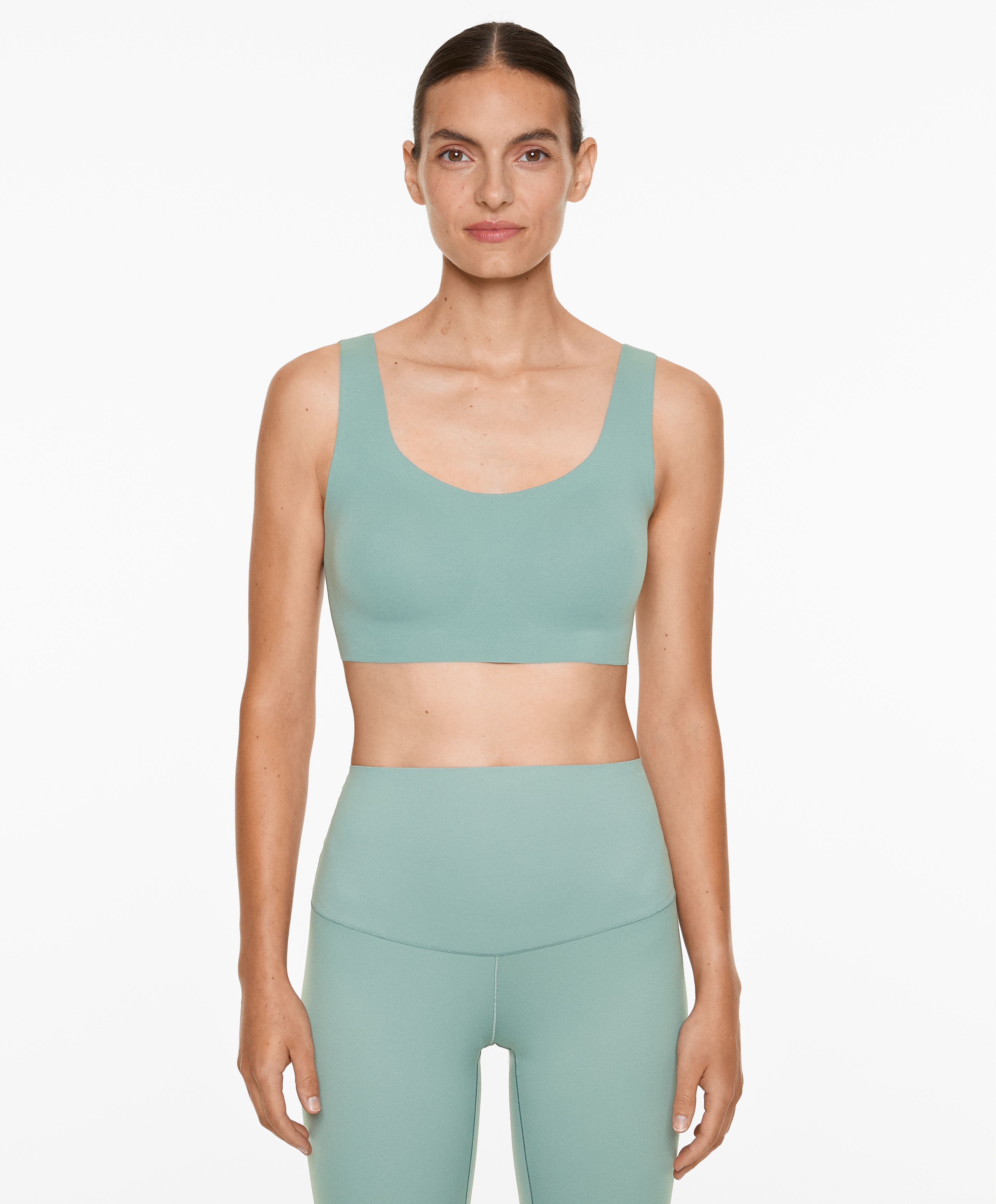 Perfect-adapt medium-support sports bra with cups