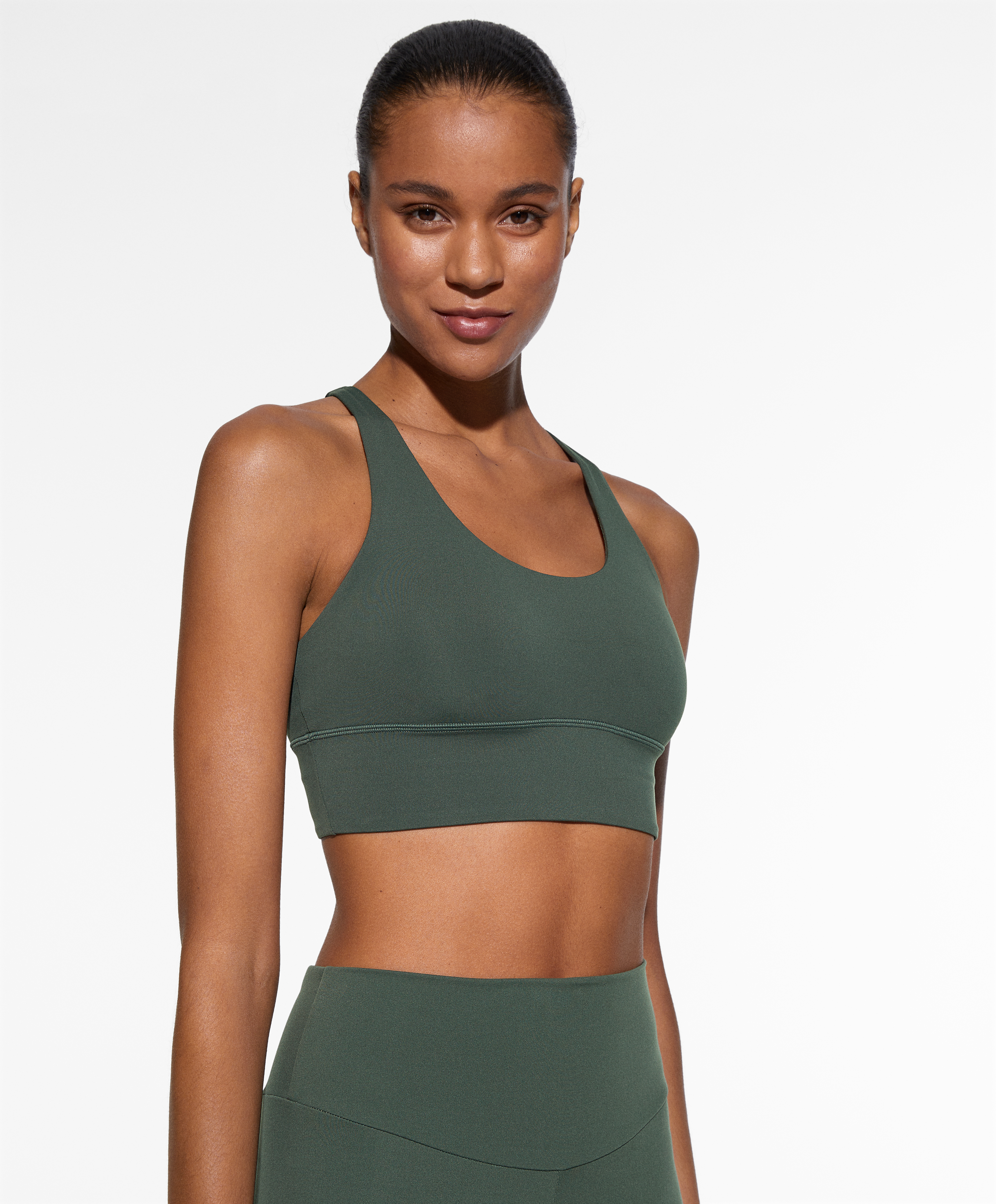 Medium-support comfortlux sports bra with cups