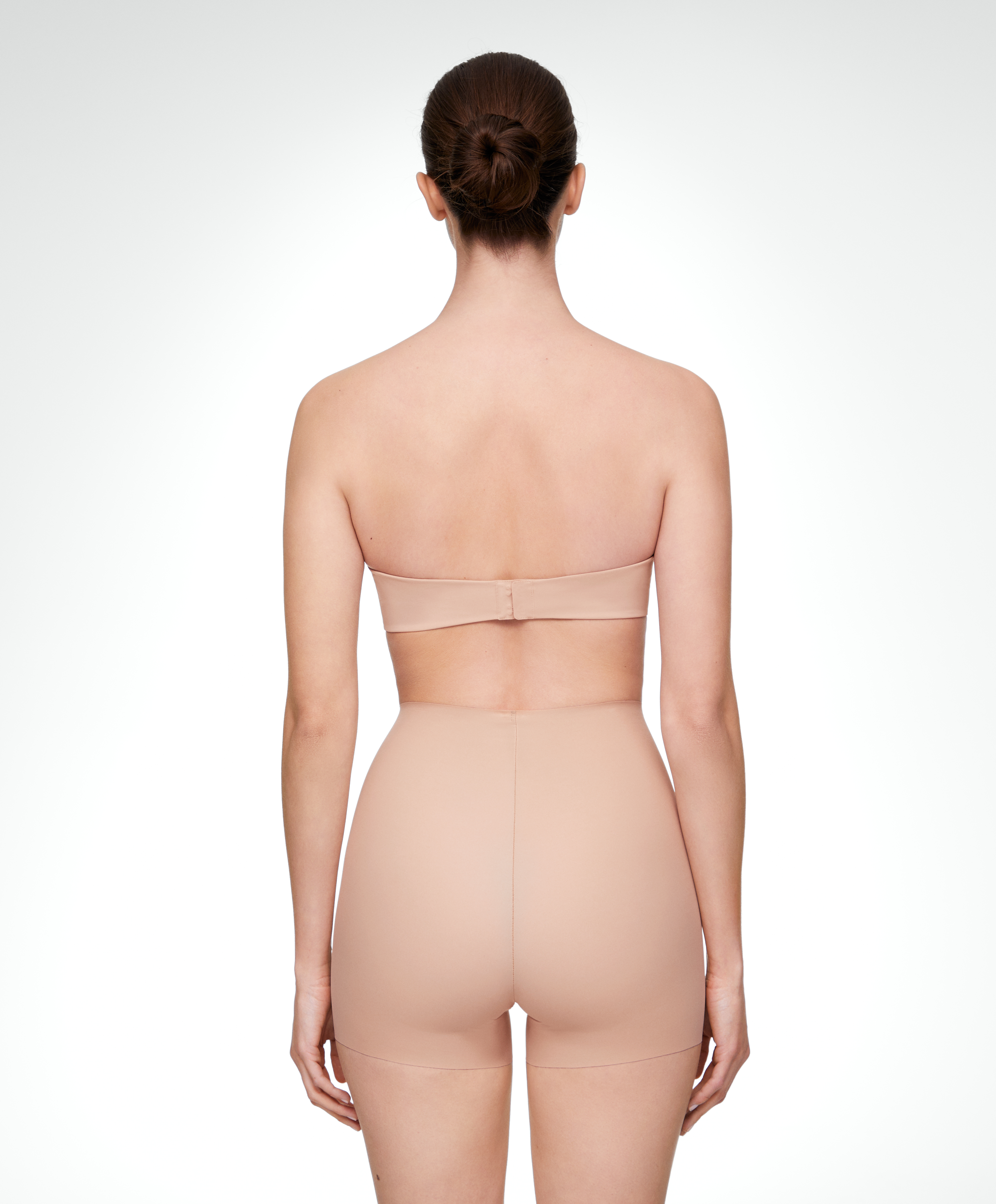 High-waisted invisible laser-cut hot pants