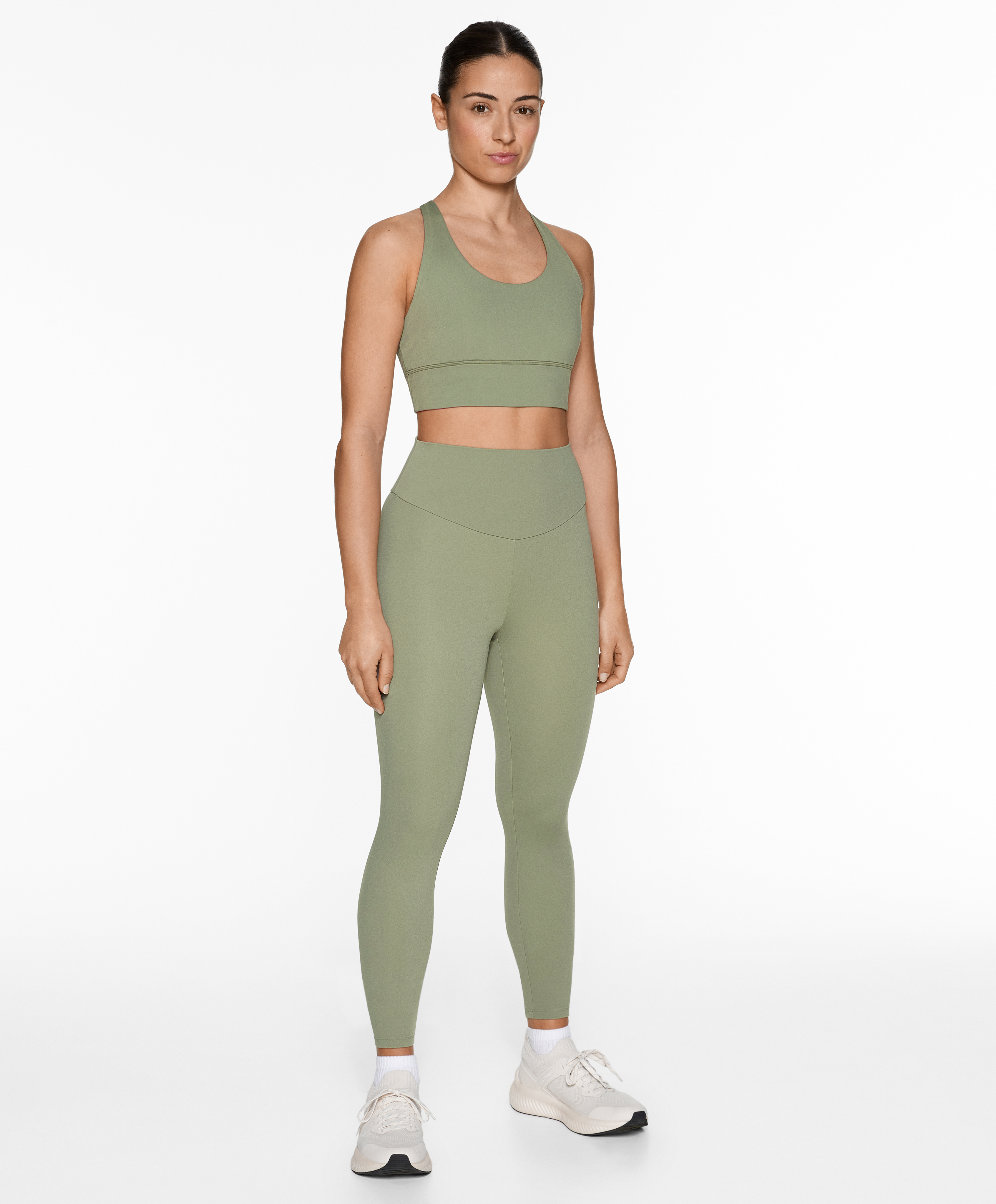 Medium-support comfortlux sports bra with cups