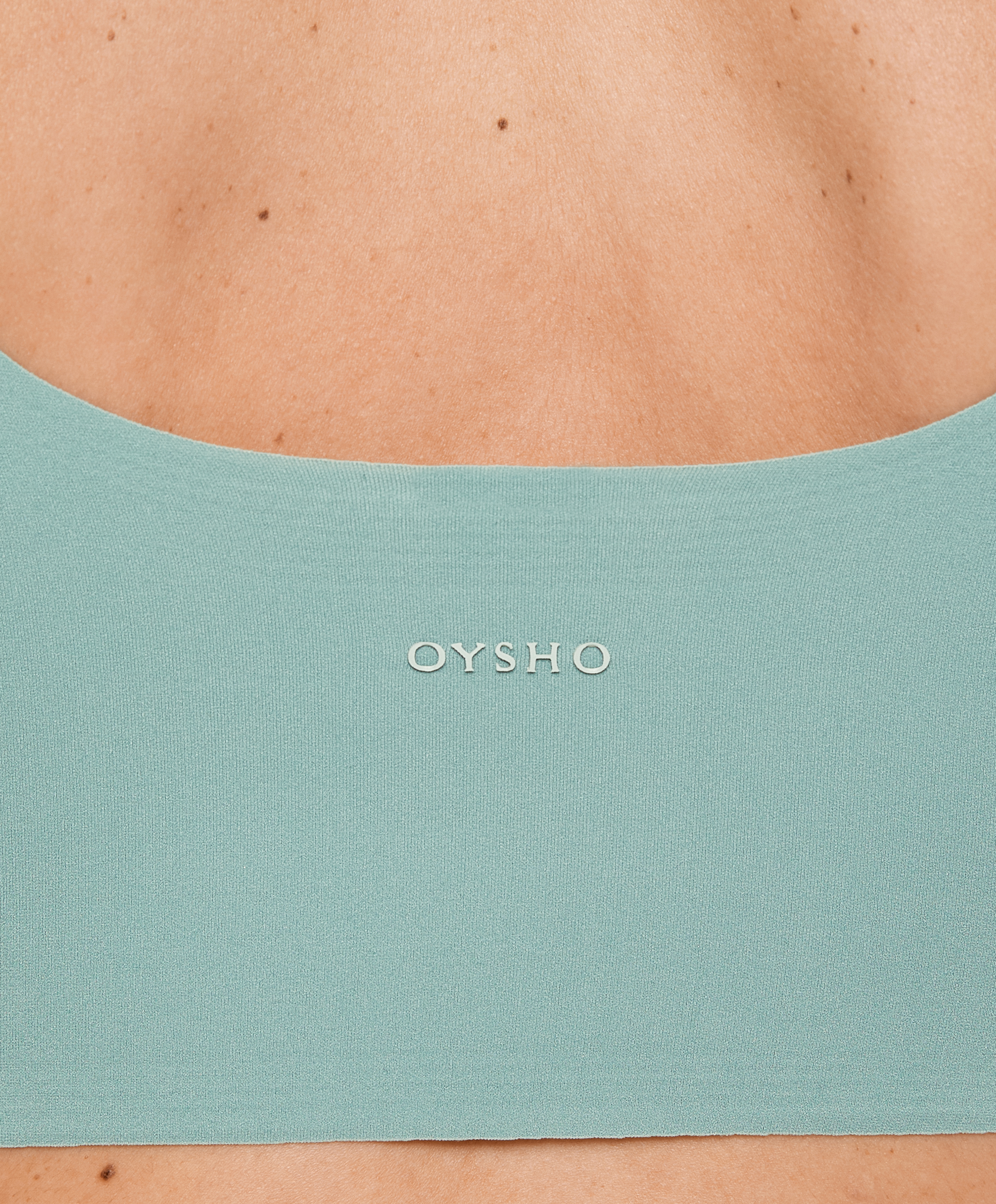 Perfect-adapt medium-support sports bra with cups