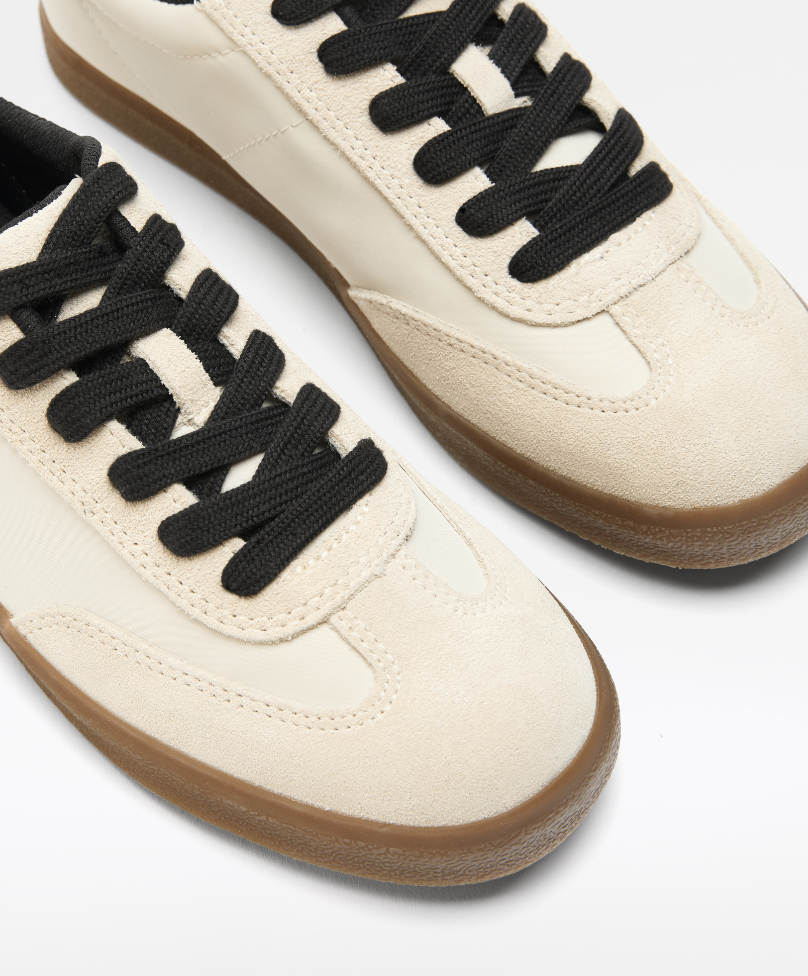 Trainers with nylon and split-leather pieces