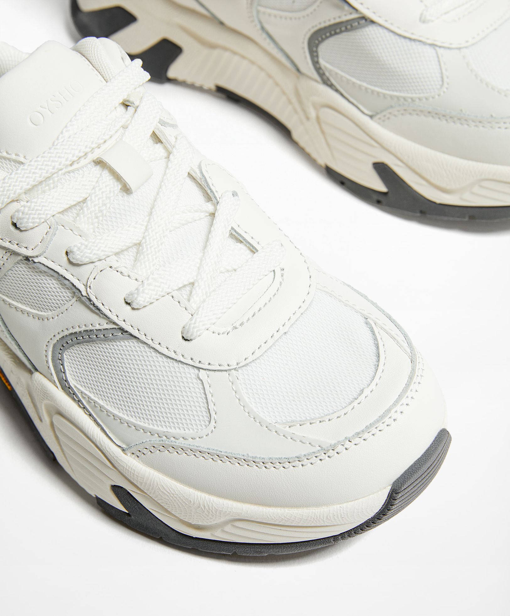 Vibram® XS TREK trainers