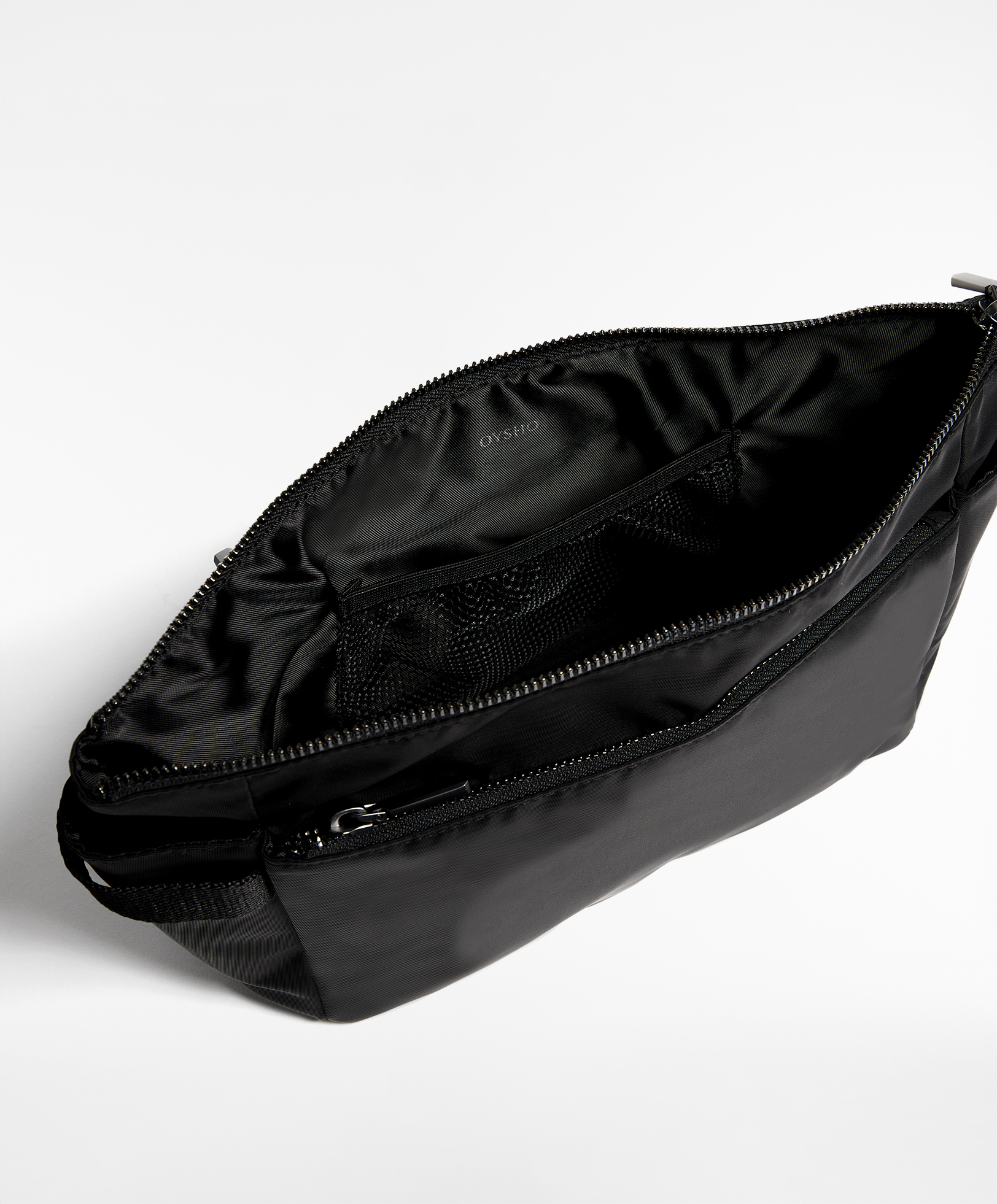 Travel toiletry bag