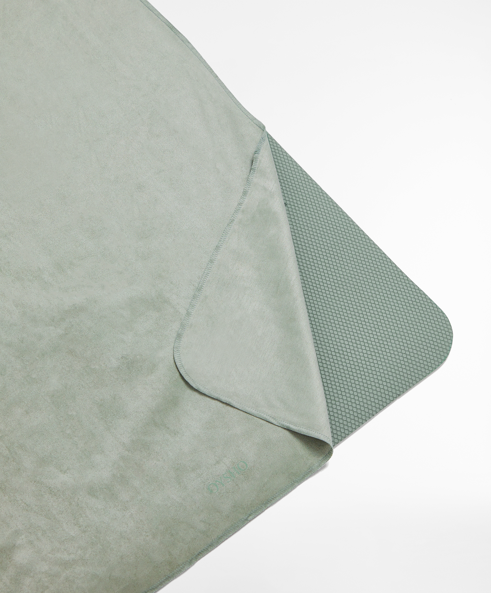 Non-slip yoga mat towel