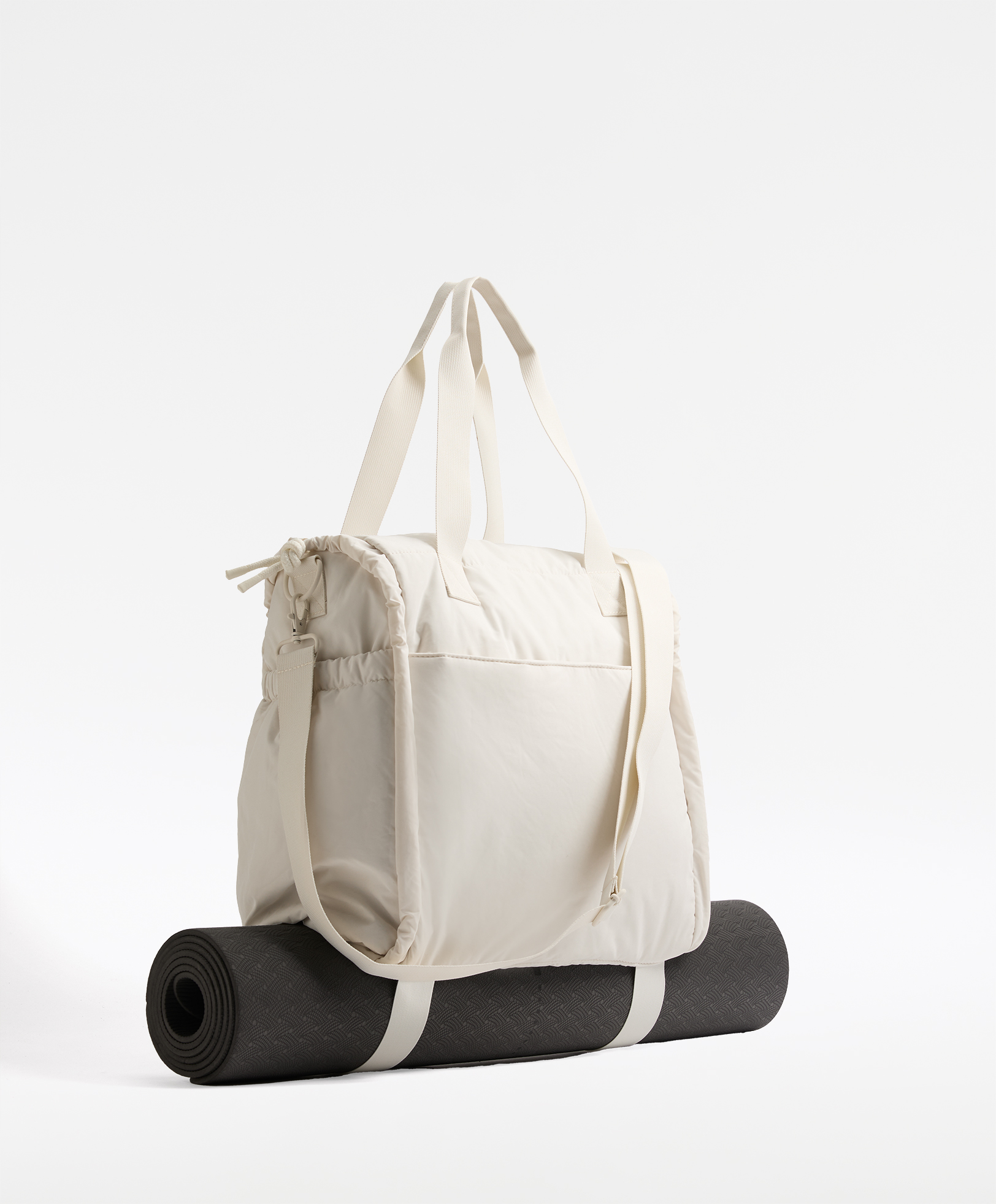 Gym bag for mat with side gathering