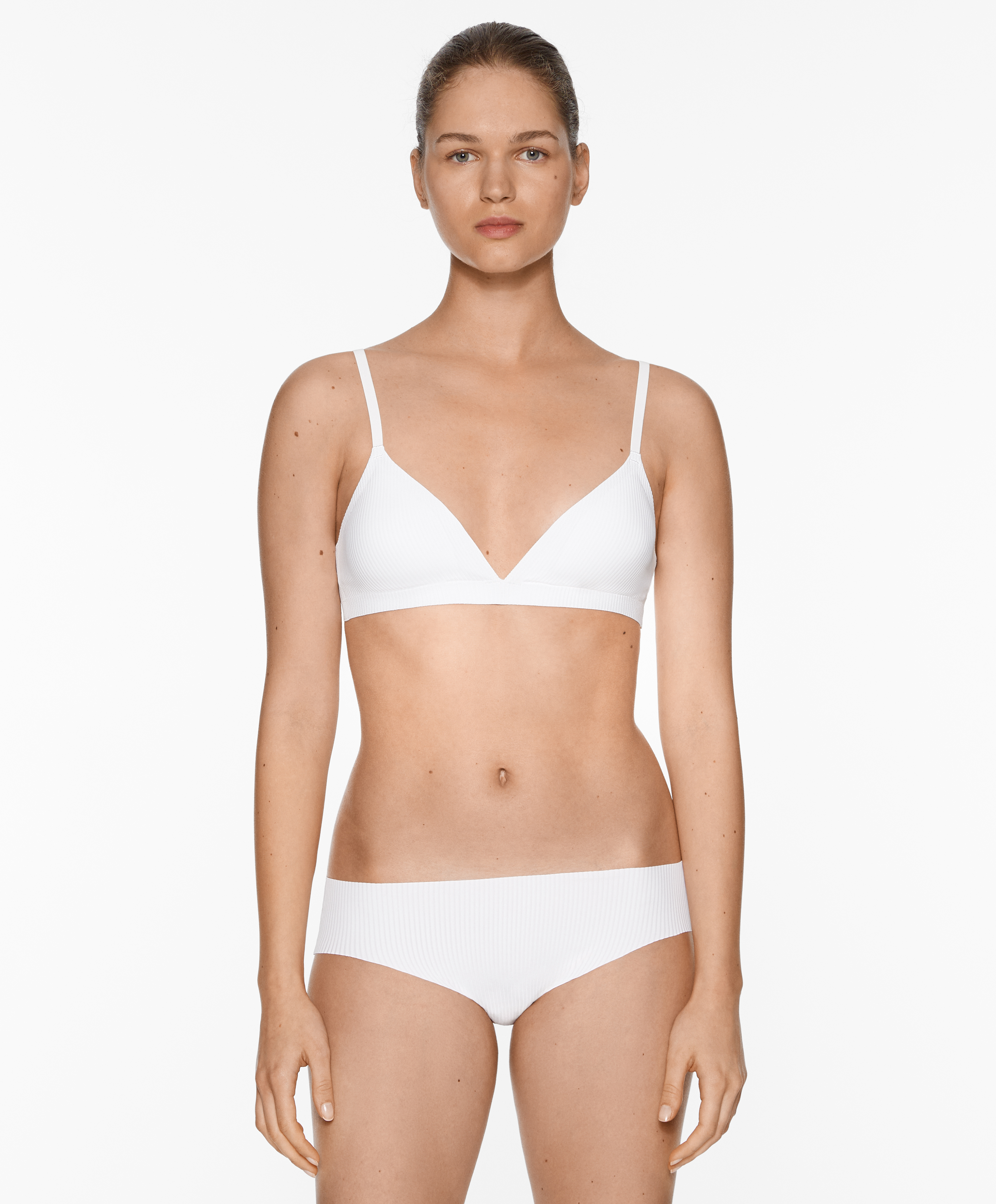 Invisible micro rib triangle bra