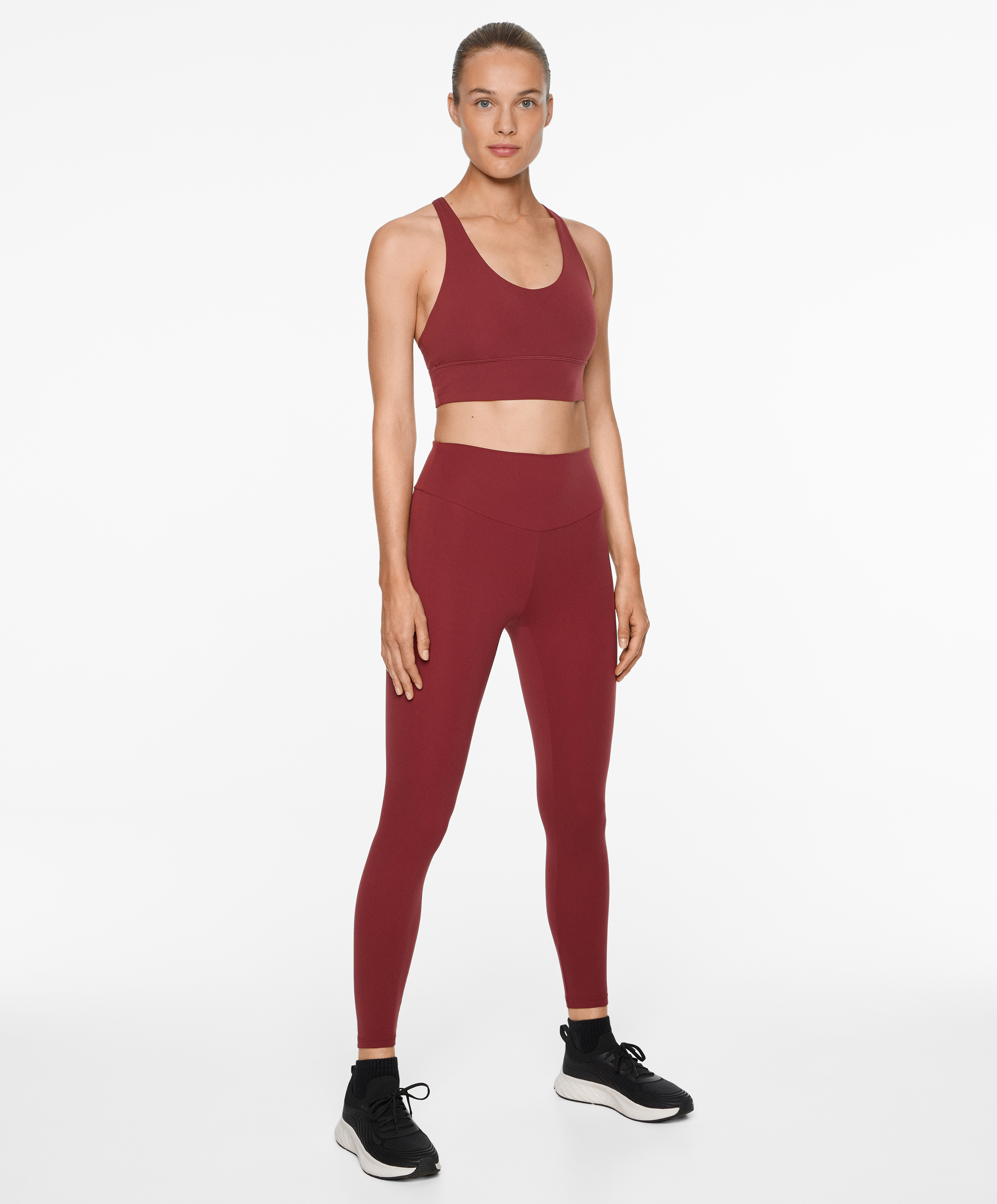 Medium-support comfortlux sports bra with cups